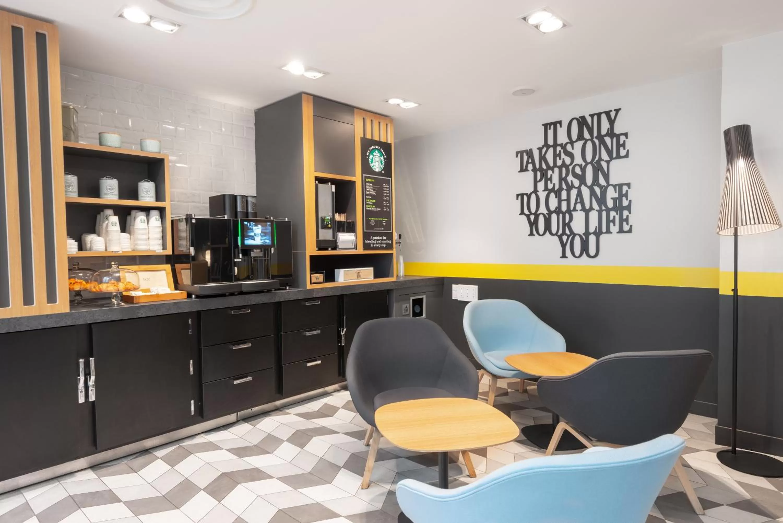 Lounge or bar in Holiday Inn Paris Opéra - Grands Boulevards by IHG