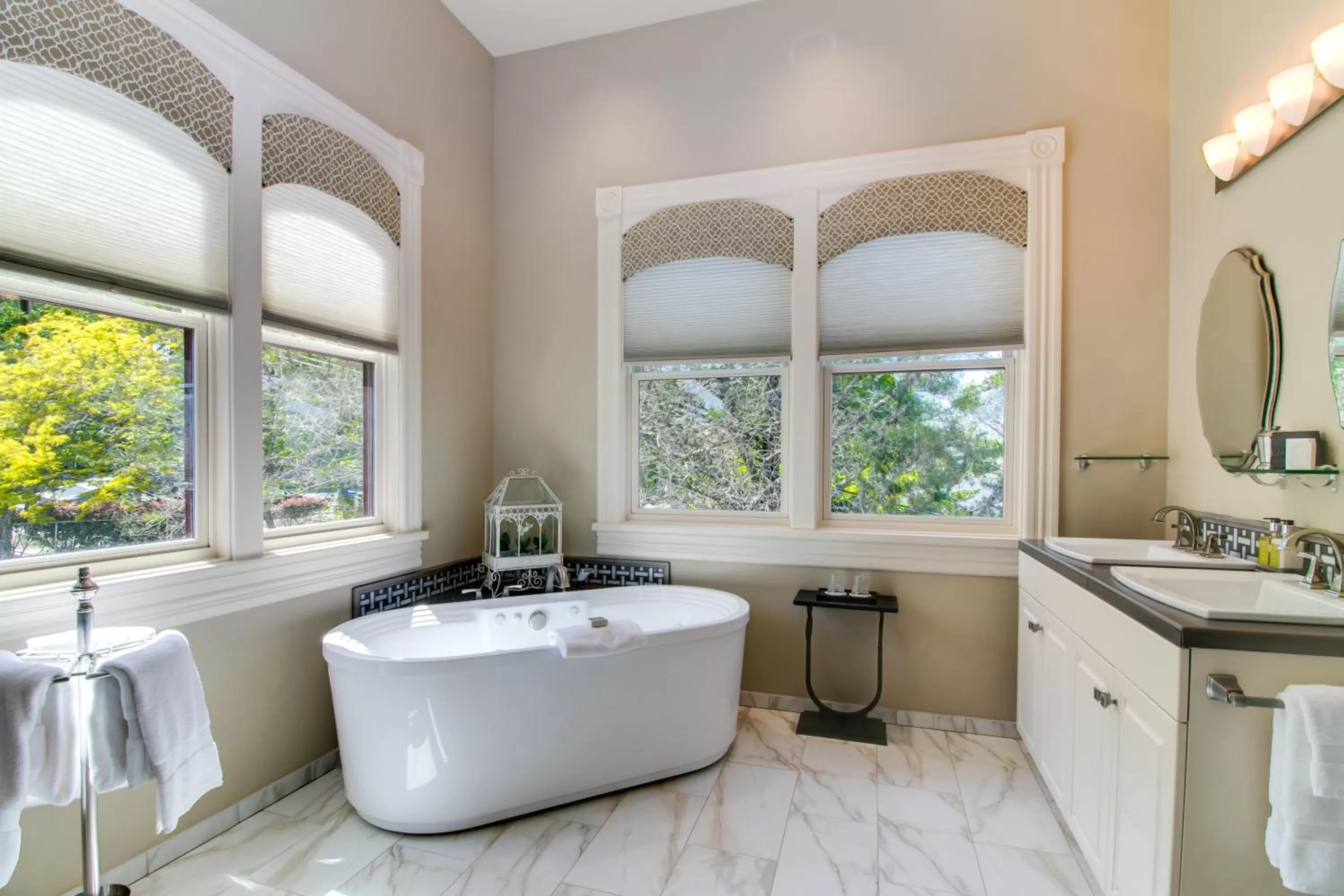Bathroom in Winchester Inn