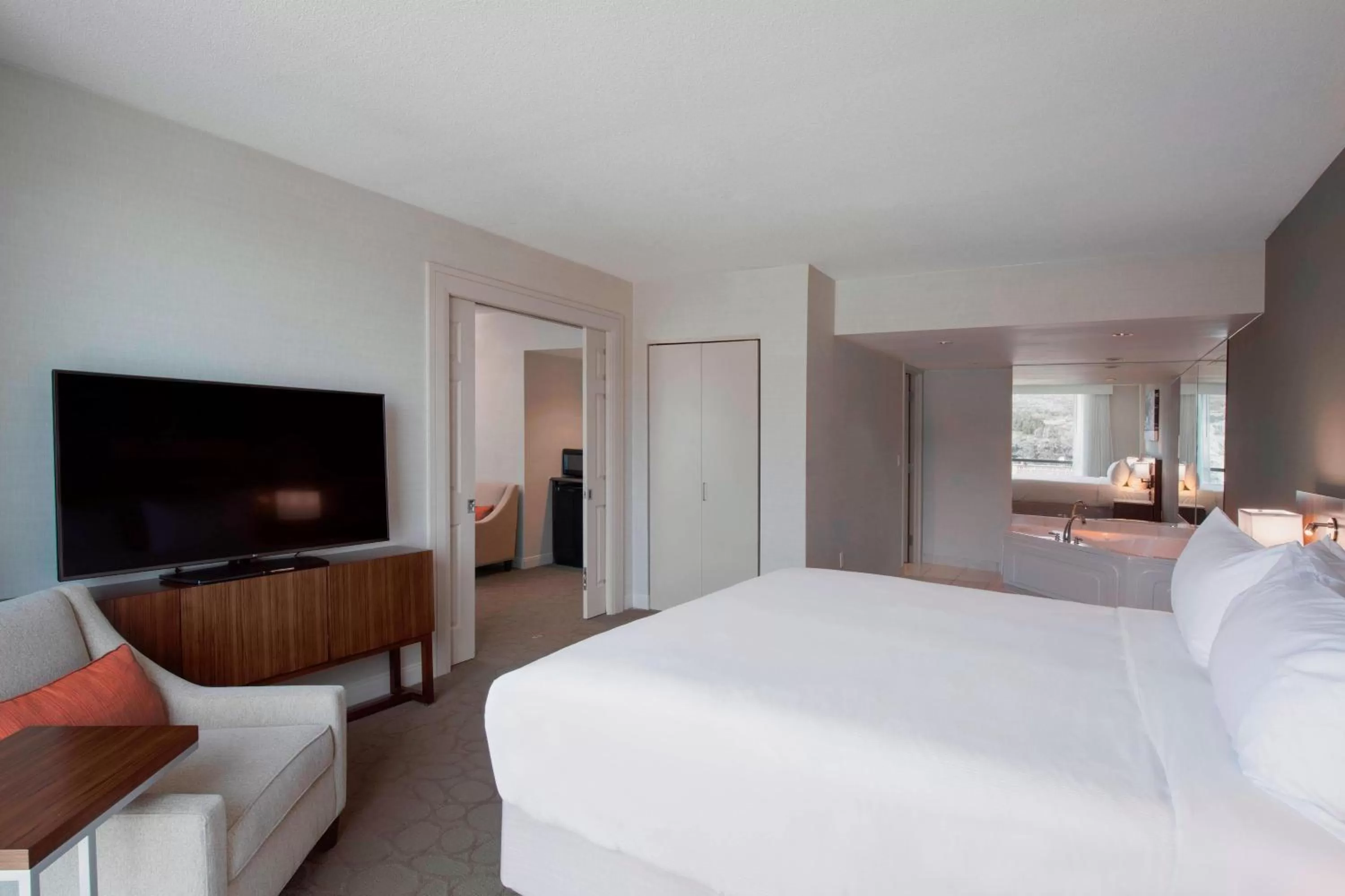 Swimming pool, Bed in Delta Hotels by Marriott St. John's Conference Centre