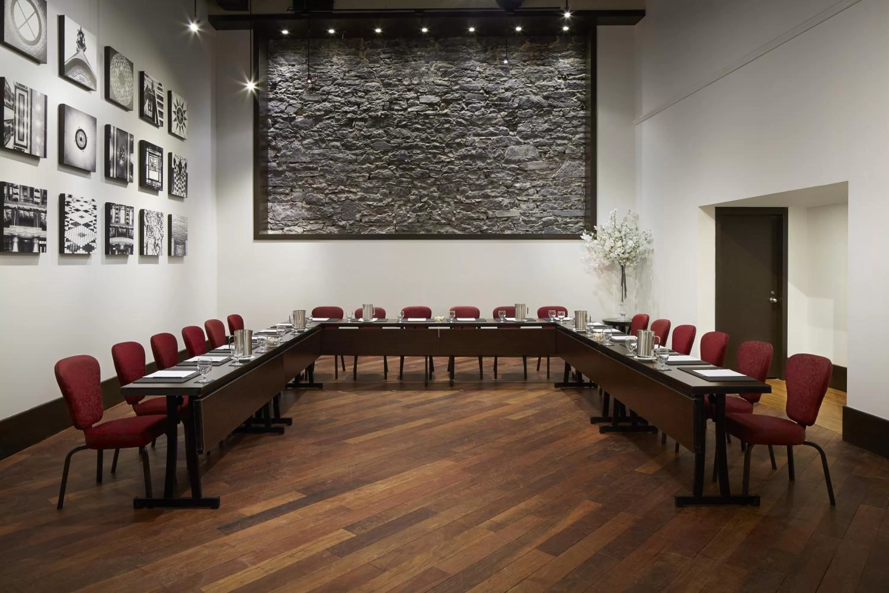 Meeting/conference room in InterContinental Montreal by IHG