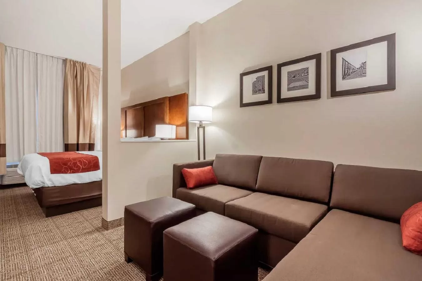 Seating area, Bed in Comfort Suites