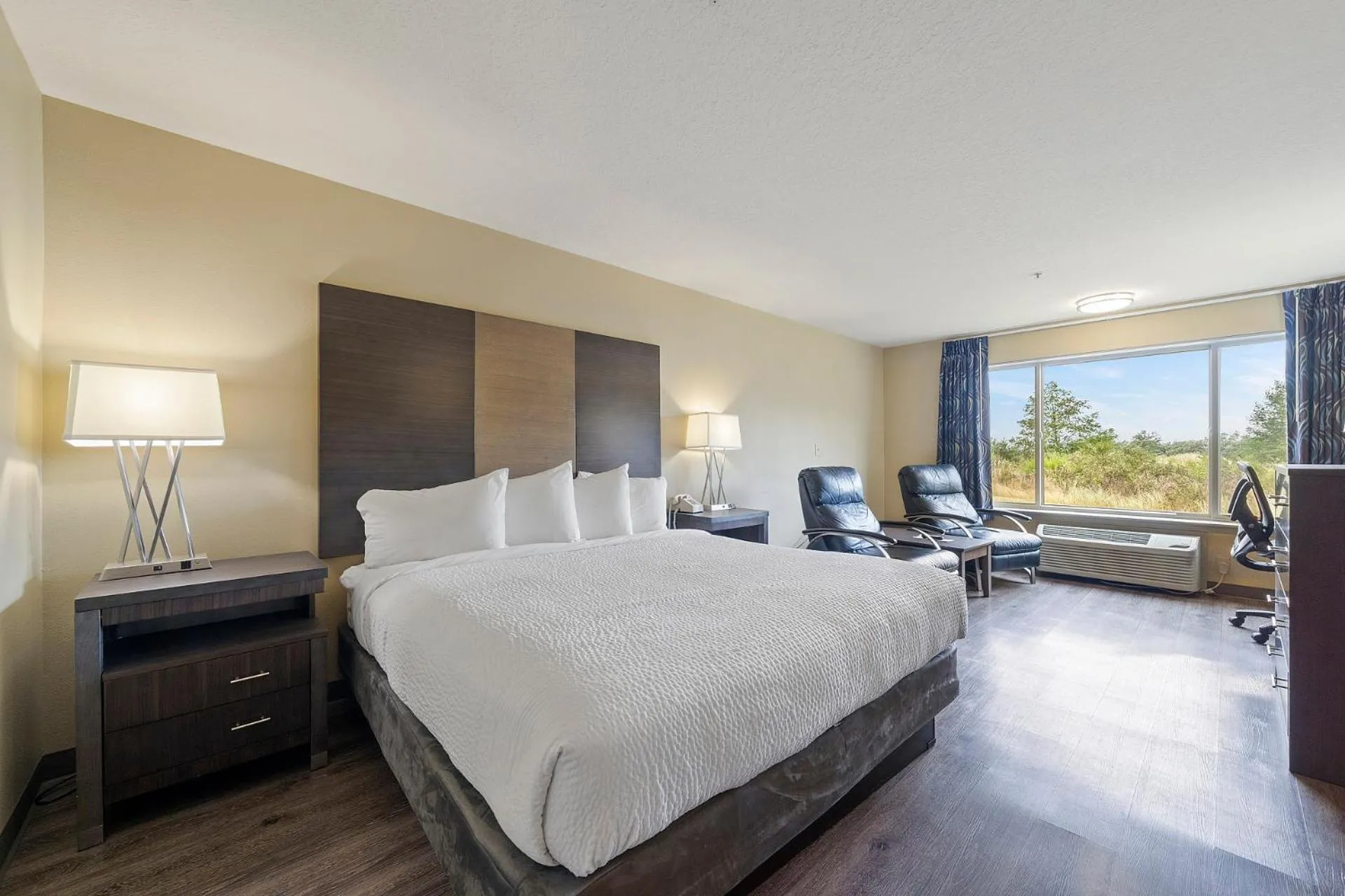 Bed in Oceanview Inn at the Arch