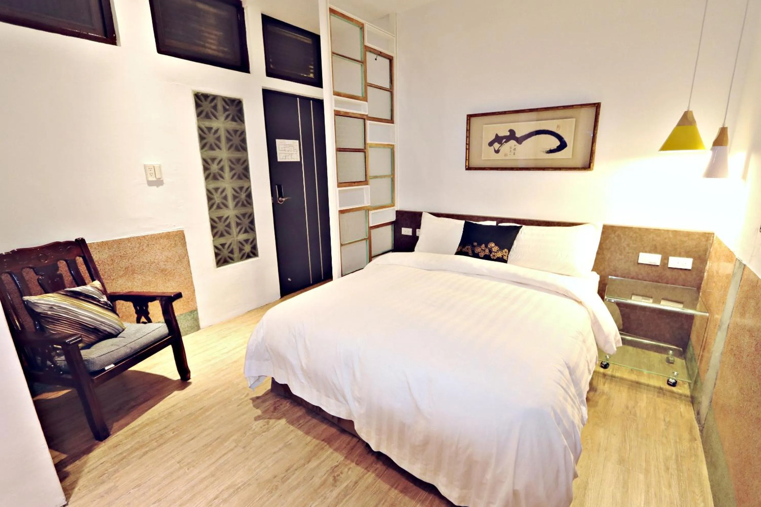 Decorative detail, Bed in Chung Fu Inn