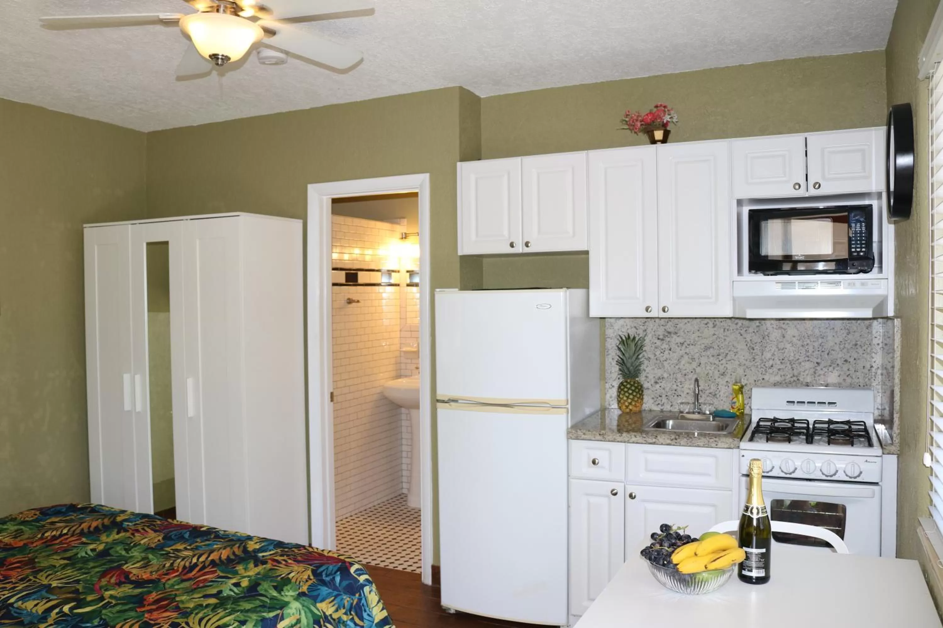 Kitchen or kitchenette in Ocean Drive Villas