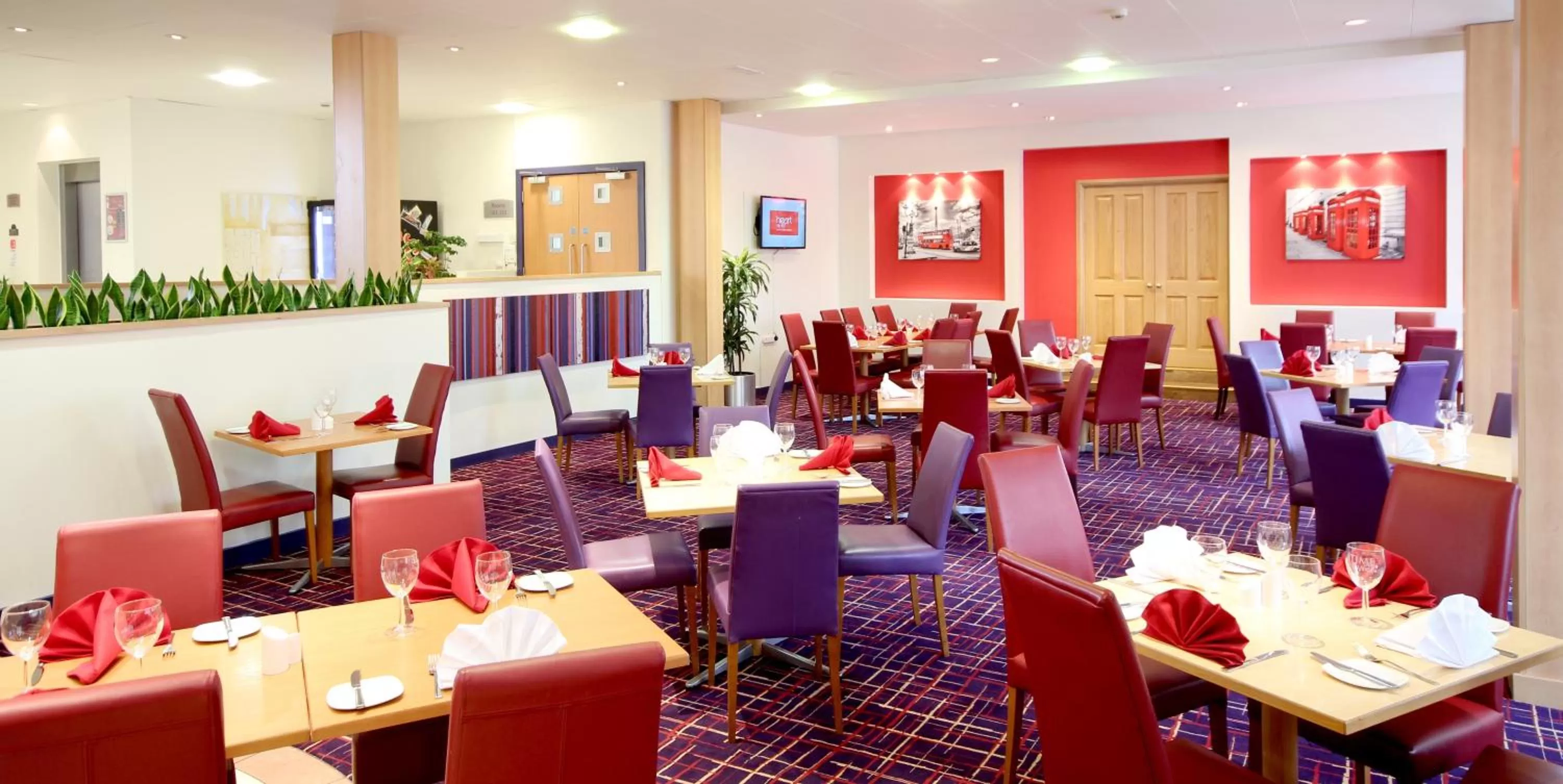 Restaurant/places to eat in Ramada London North