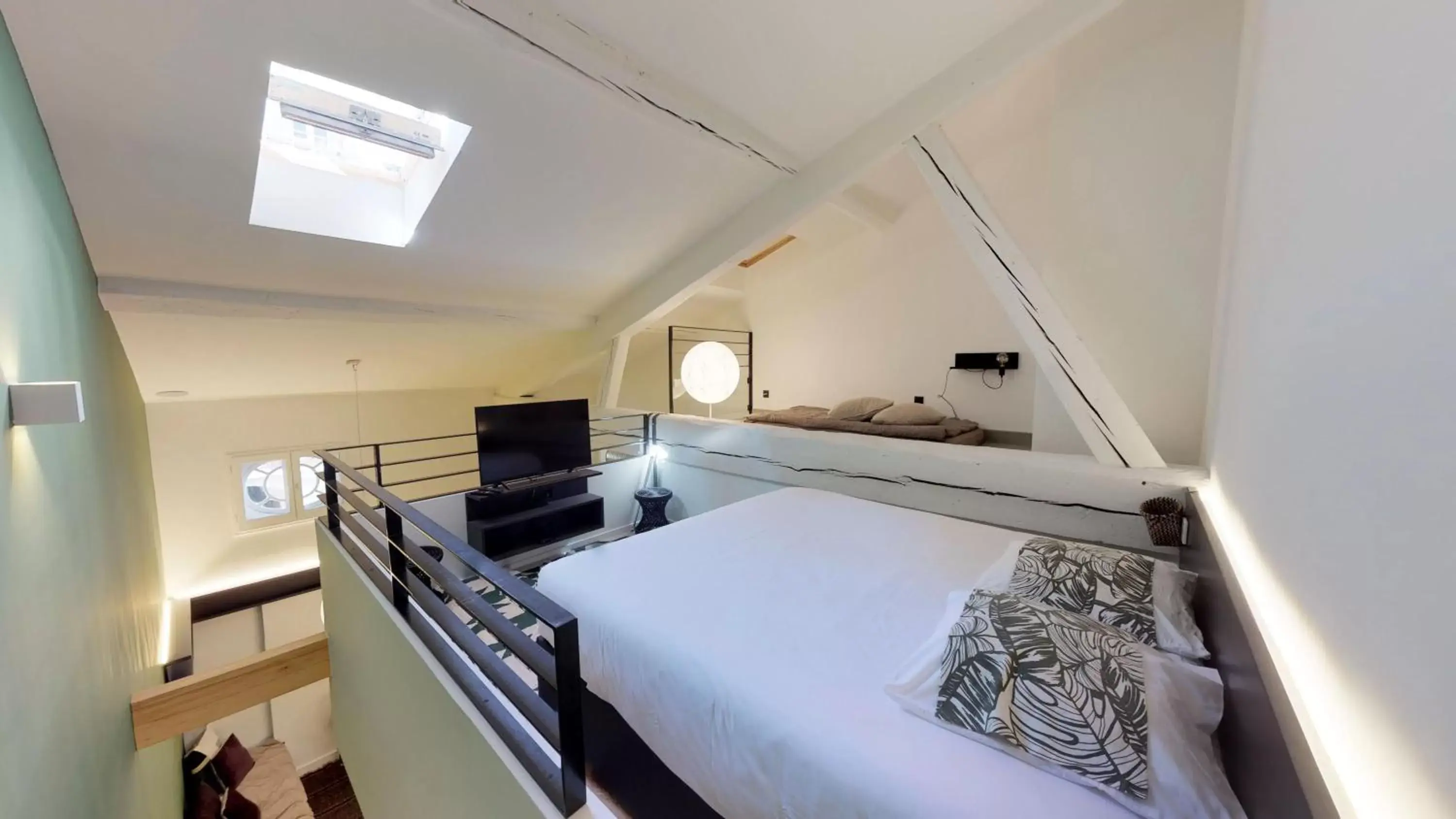 Deluxe Suite "Eden" in MiHotel Comte Deluxe Suite "Eden" in MiHotel Comte