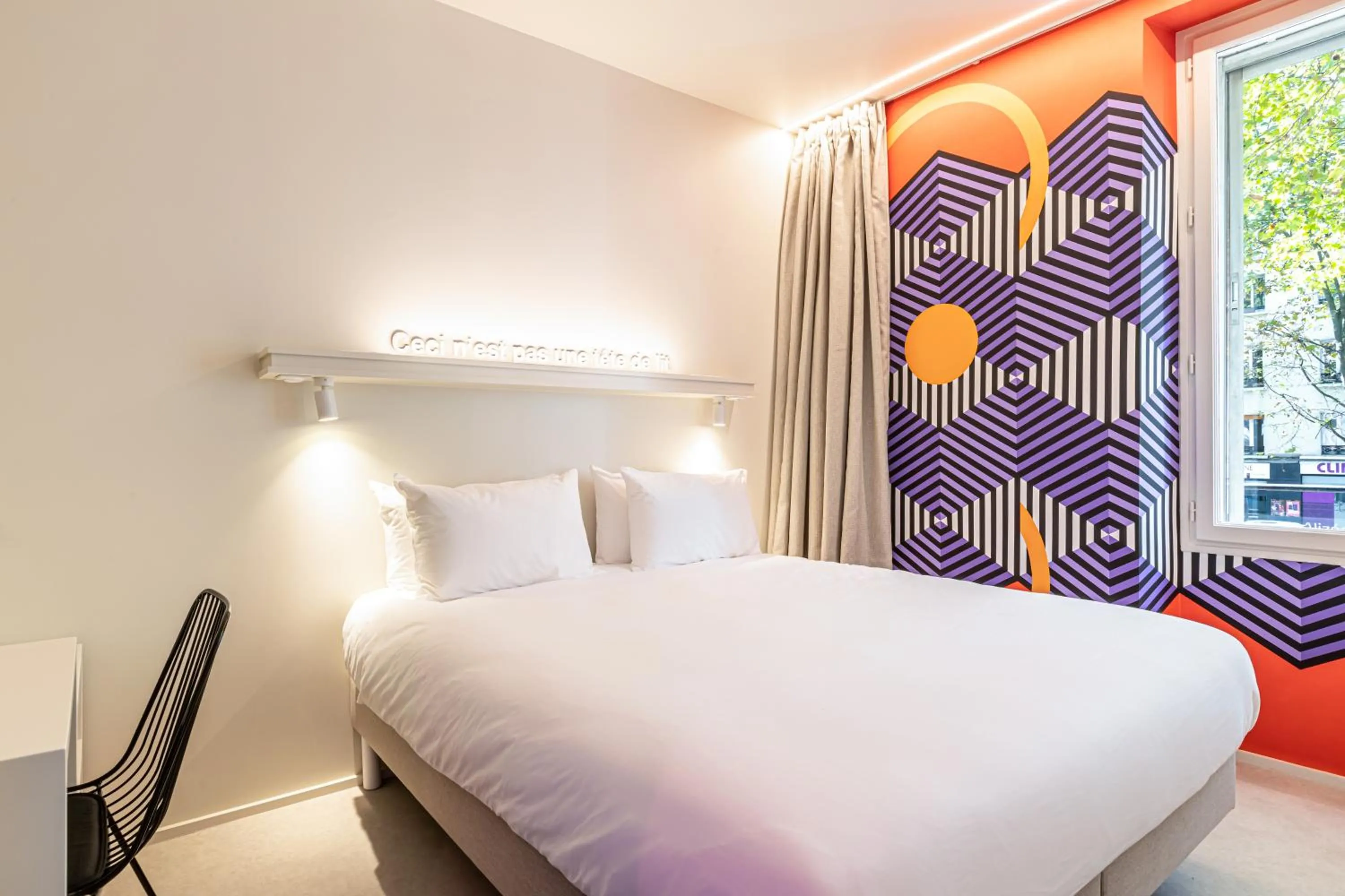 Double Room with Private Bathroom in Graphik Montparnasse