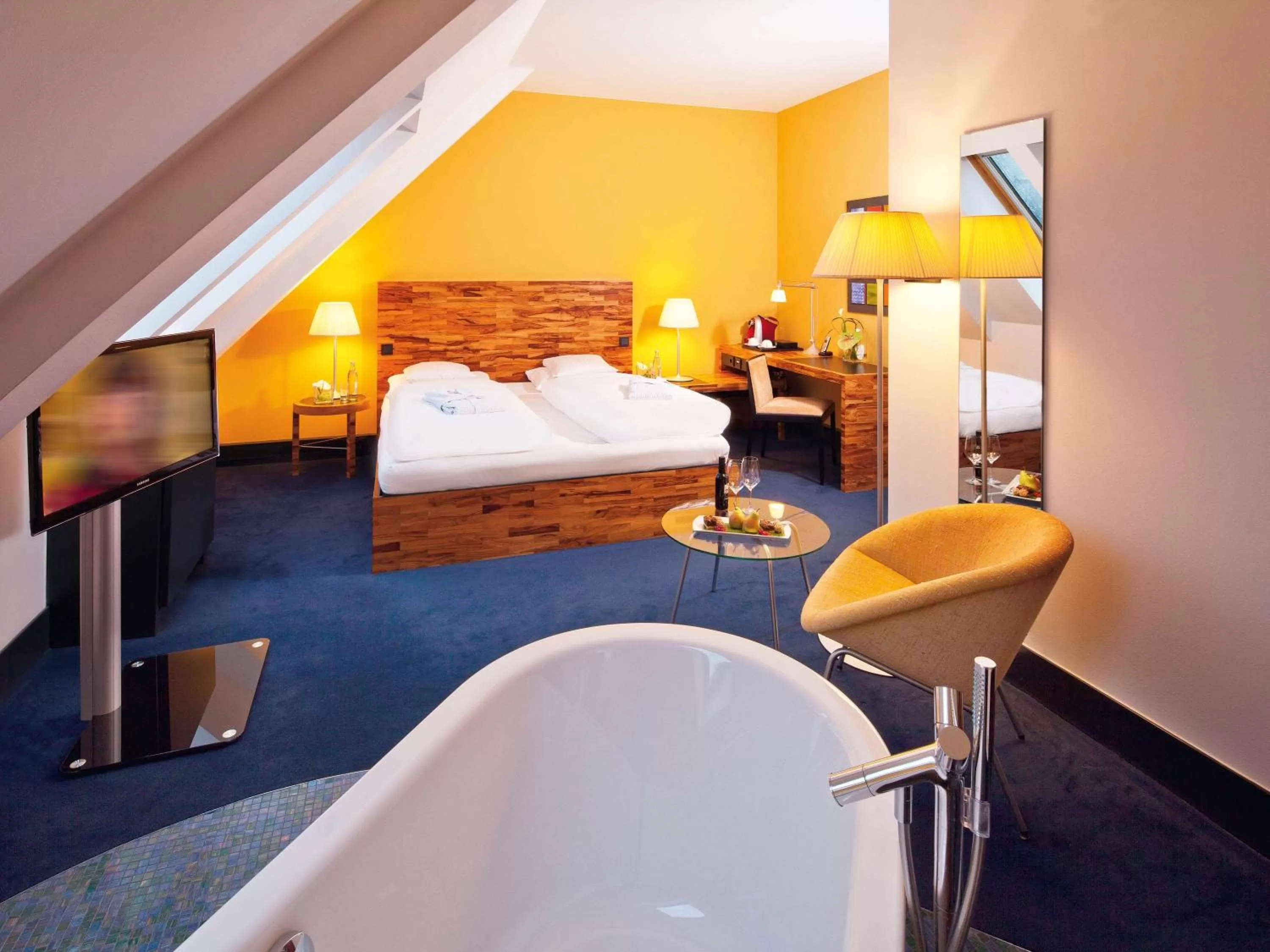 Photo of the whole room, Bathroom in Mövenpick Hotel Berlin Am Potsdamer Platz