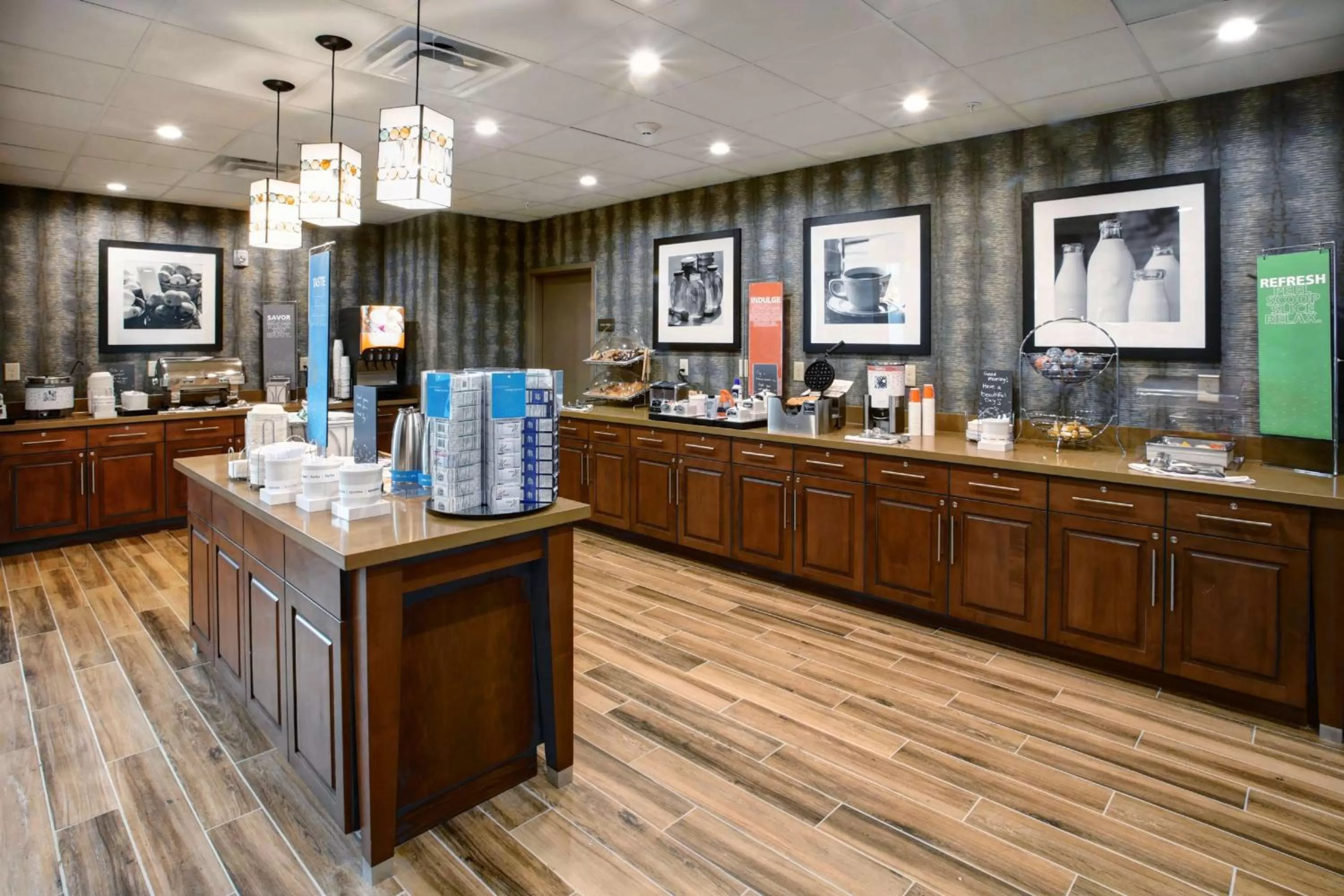 Restaurant/places to eat in Hampton Inn & Suites By Hilton Baltimore/Aberdeen, Md