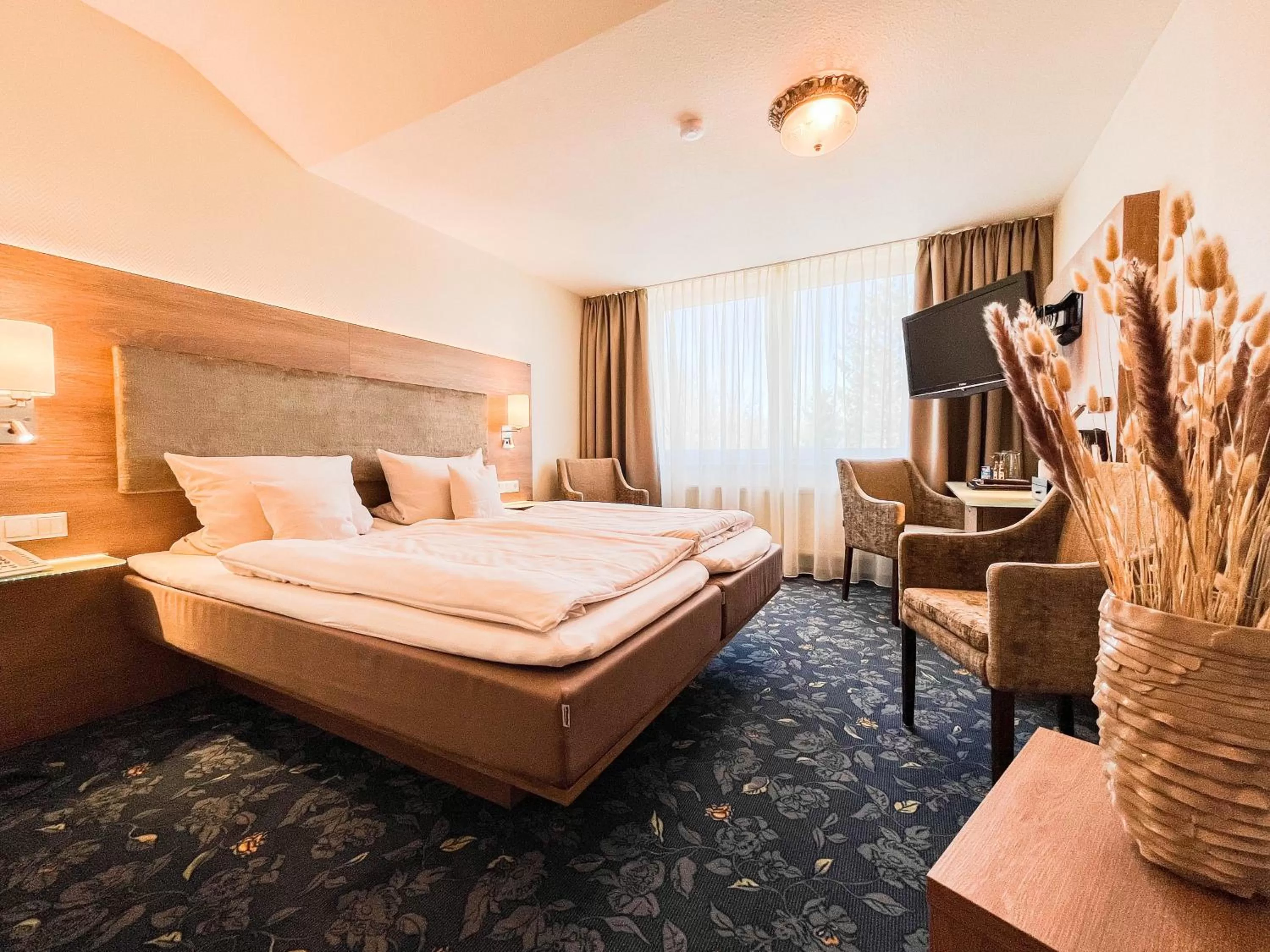 Photo of the whole room, Bed in Hotel-Restaurant Vier Linden