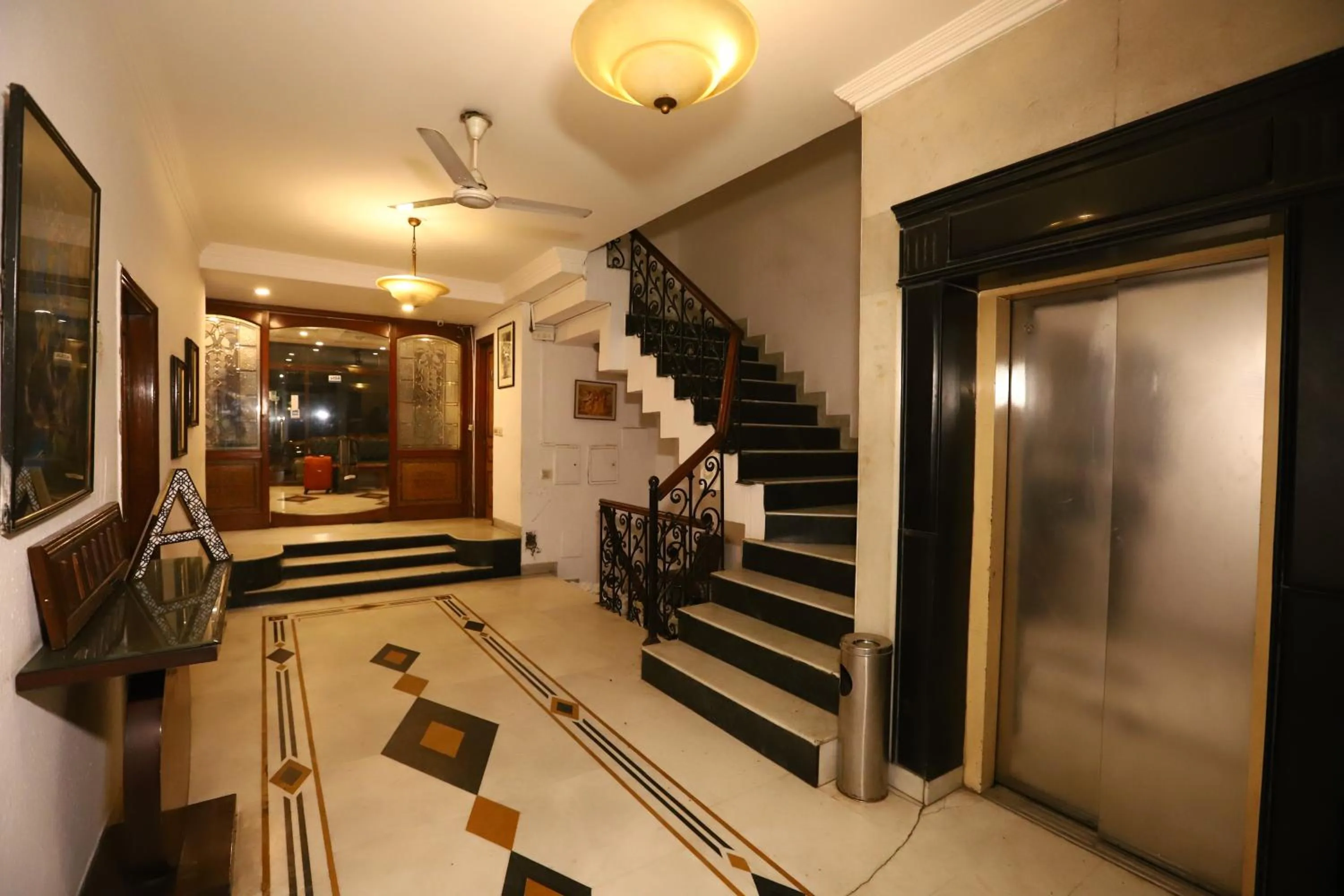 Lobby or reception in Hotel Ambica Palace AIIMS New Delhi - Couple Friendly Local ID Accepted