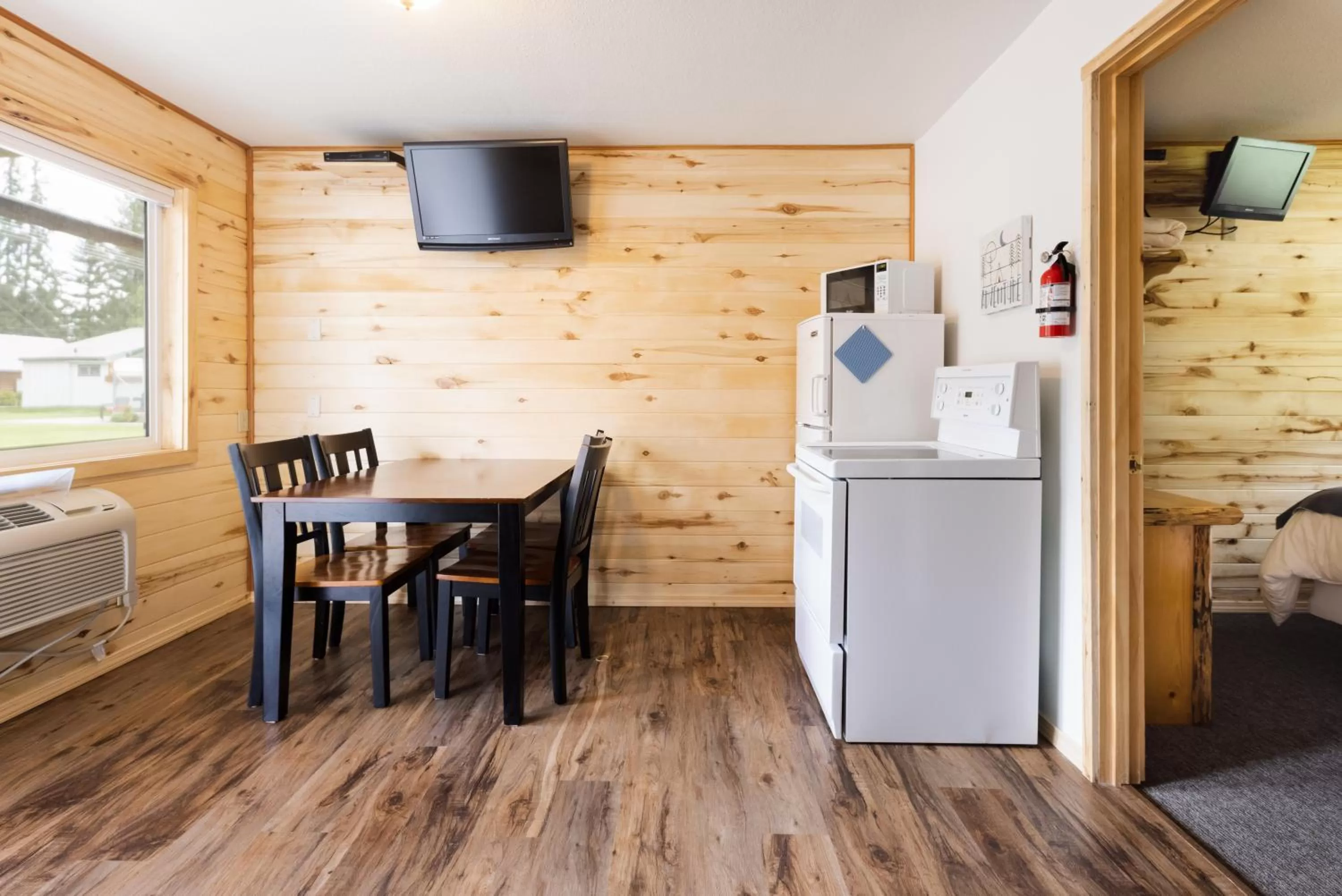Coffee/tea facilities in Beargrass Lodging & RV Resort
