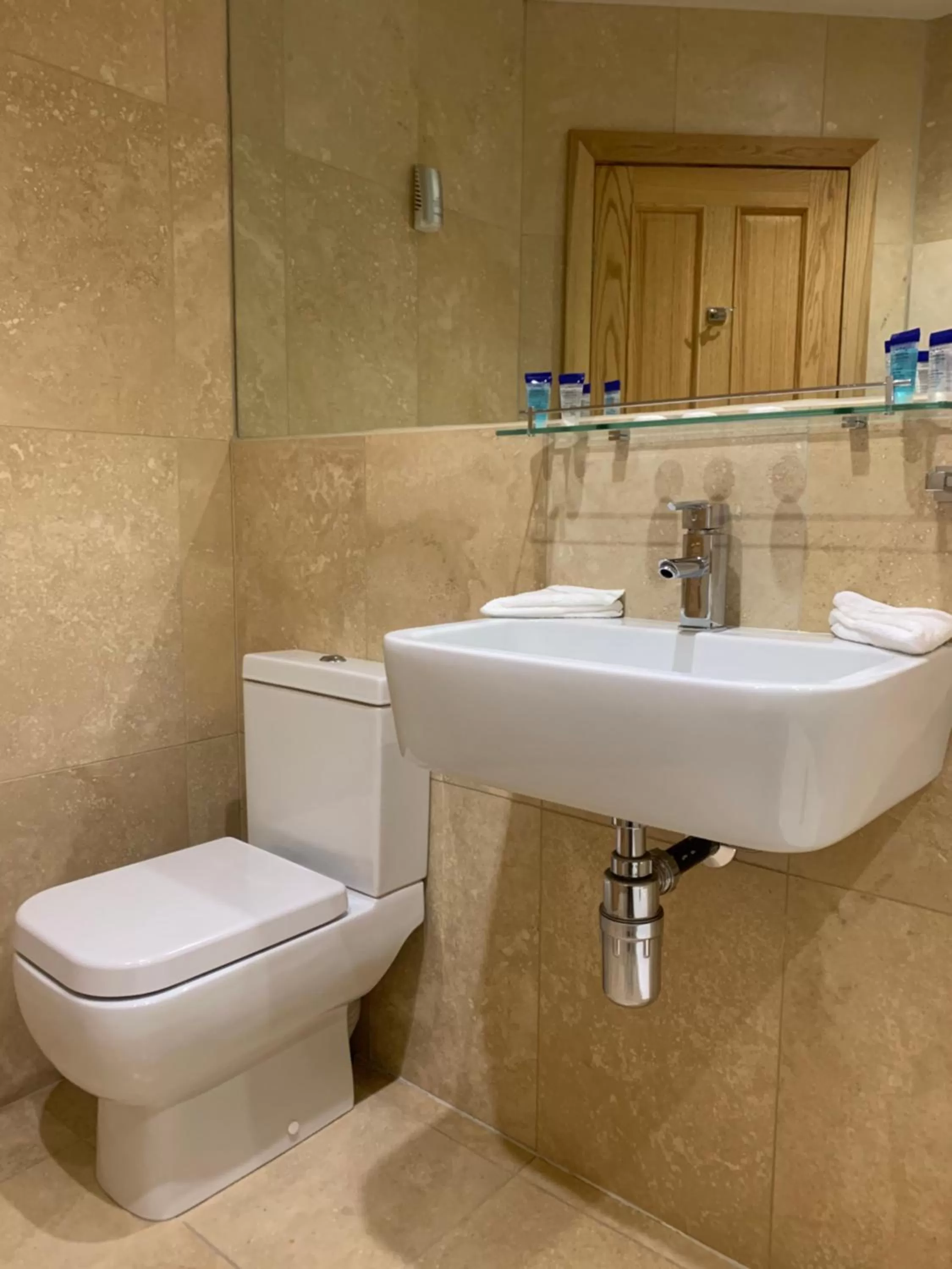 Bathroom in The Weavers Shed