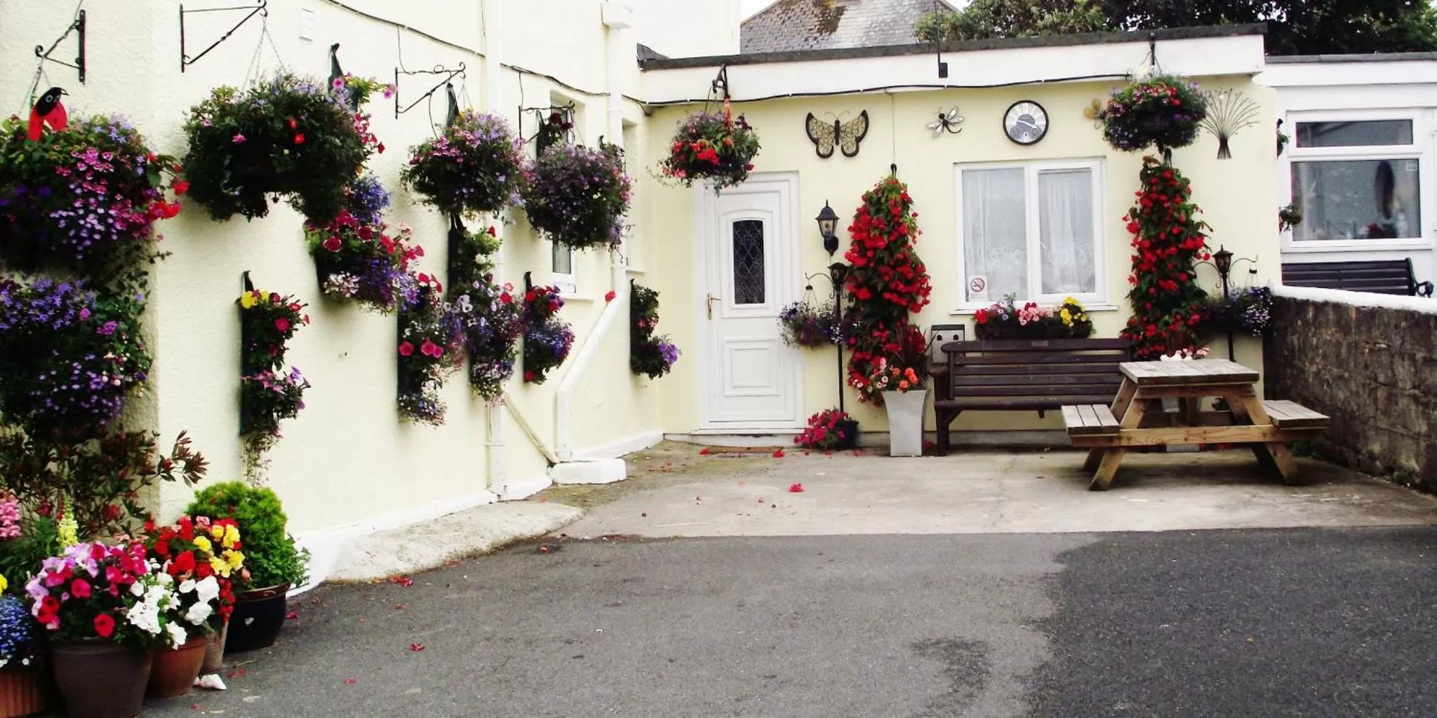 Facade/entrance in Jasmine House