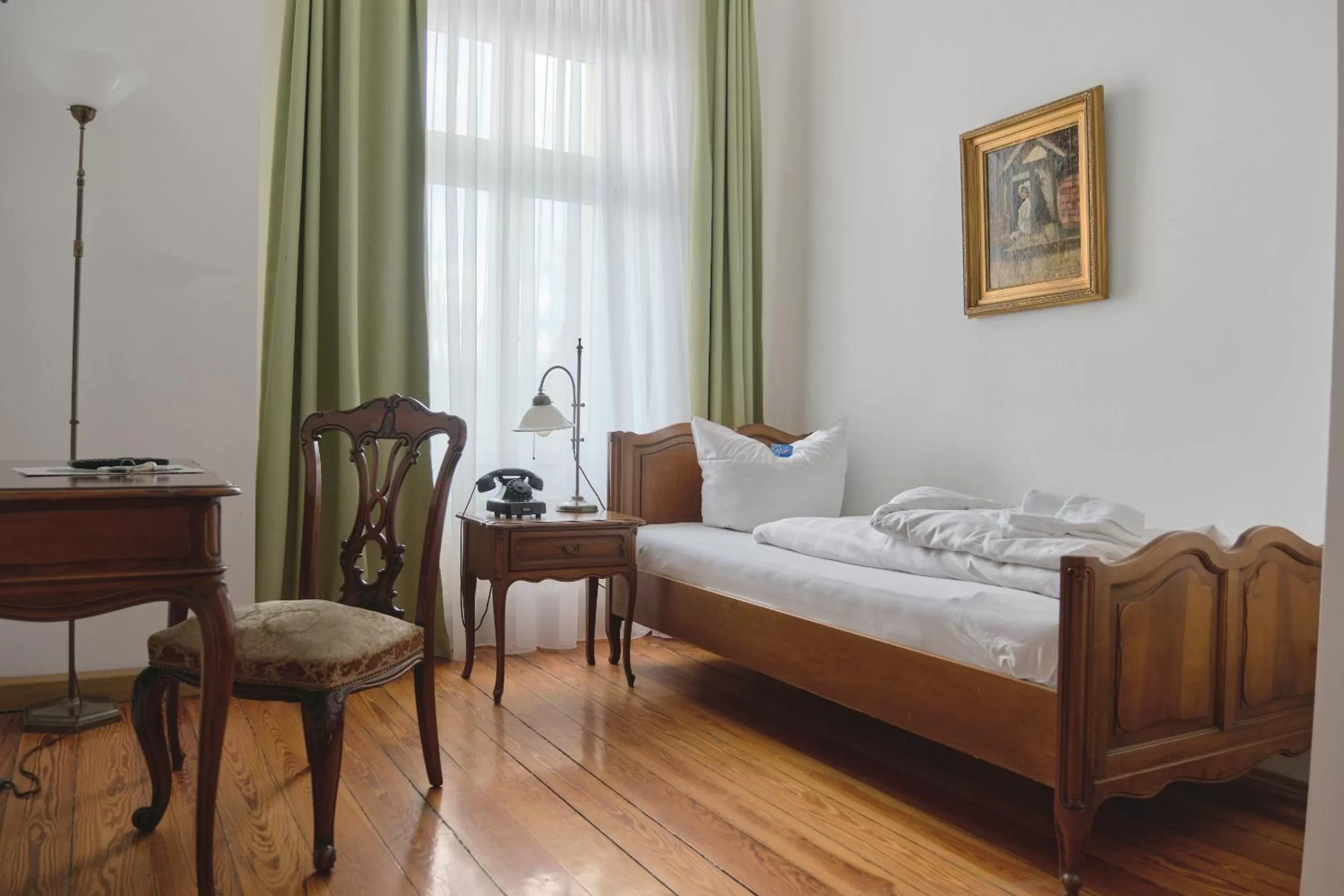 Photo of the whole room, Bed in Jahrhunderthotel Leipzig