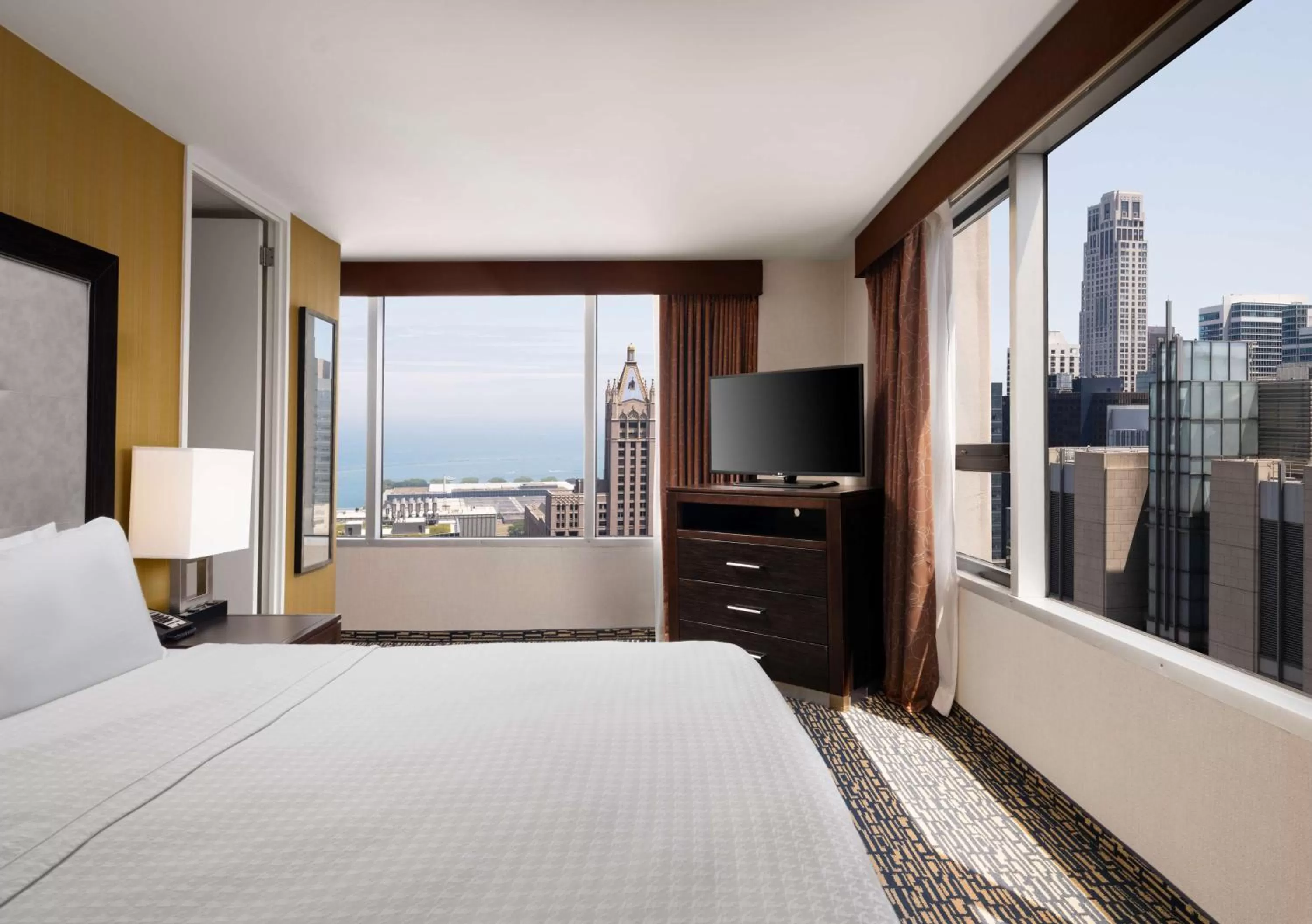 Bed in Homewood Suites by Hilton Chicago Downtown - Magnificent Mile
