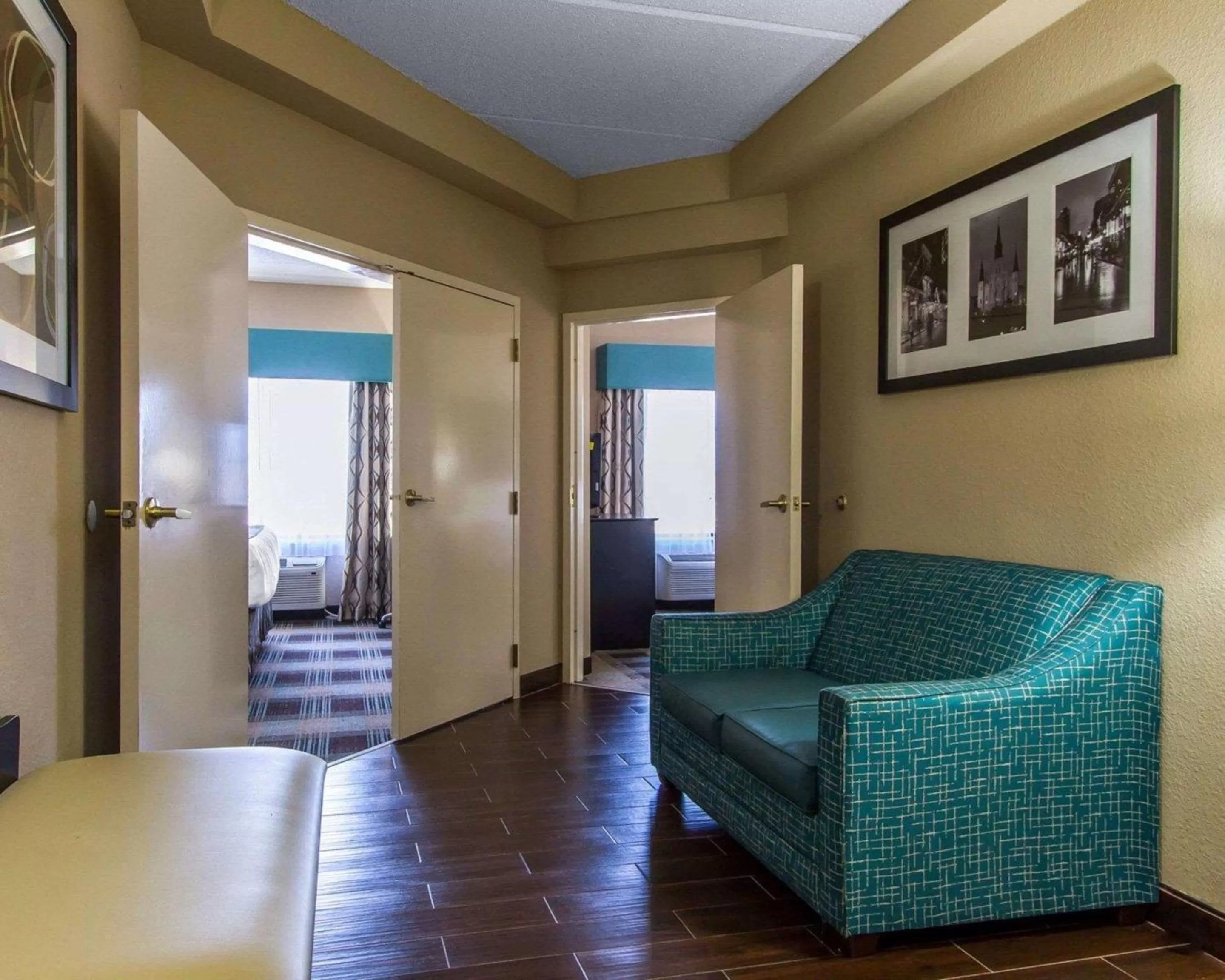 Photo of the whole room in Comfort Suites Kenner