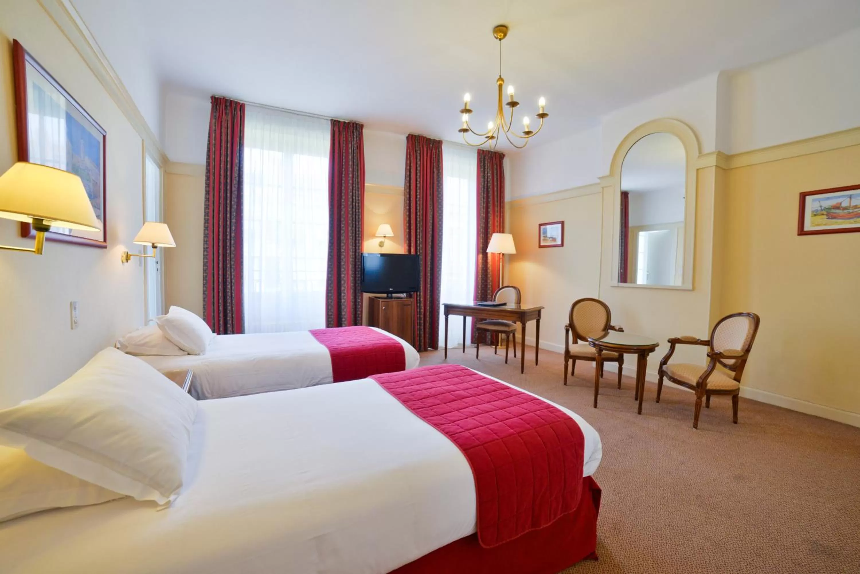 Photo of the whole room, Bed in Hôtel Mercure Bayonne Centre Le Grand Hotel