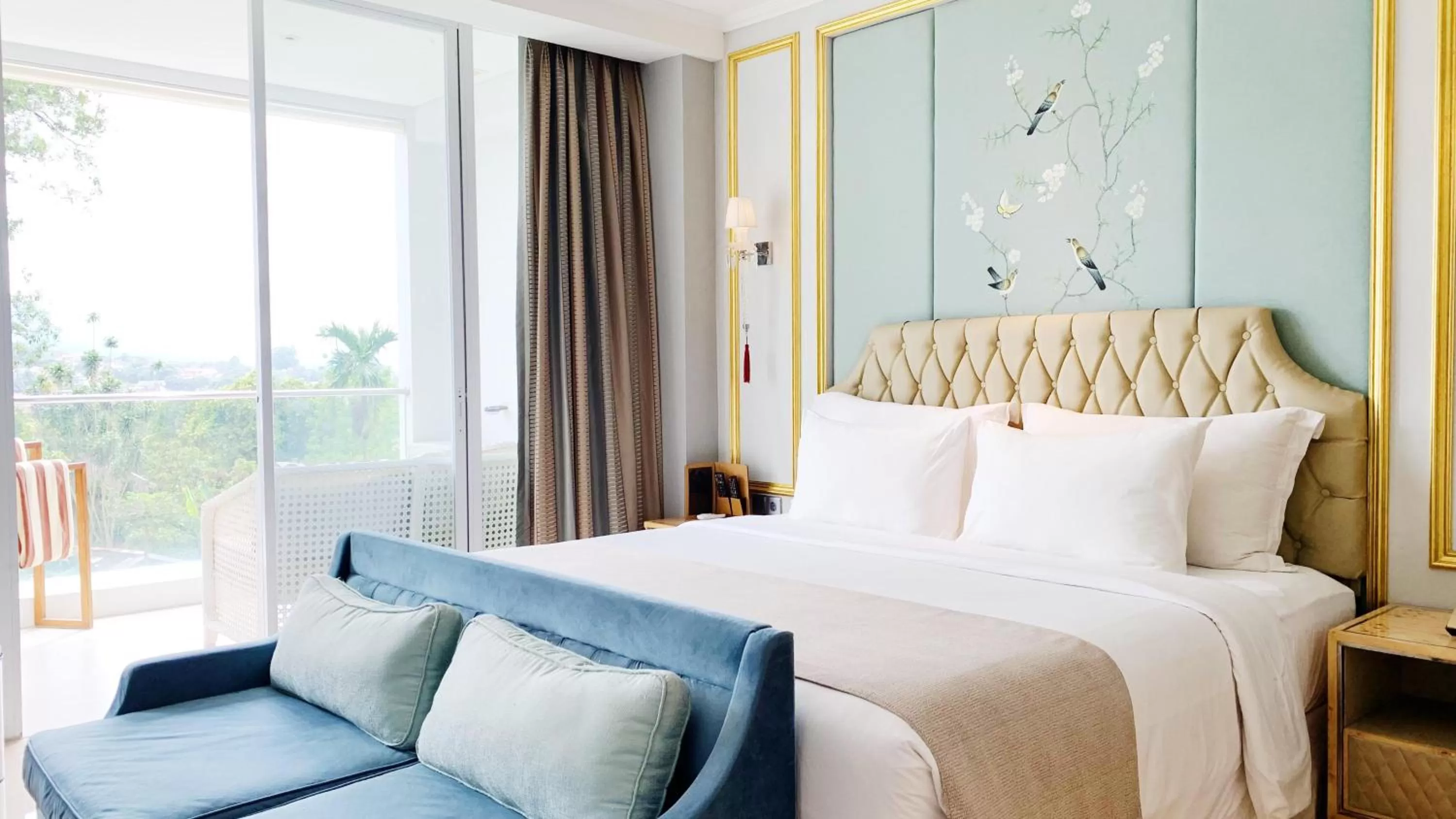 Bed in Art Deco Luxury Hotel & Residence