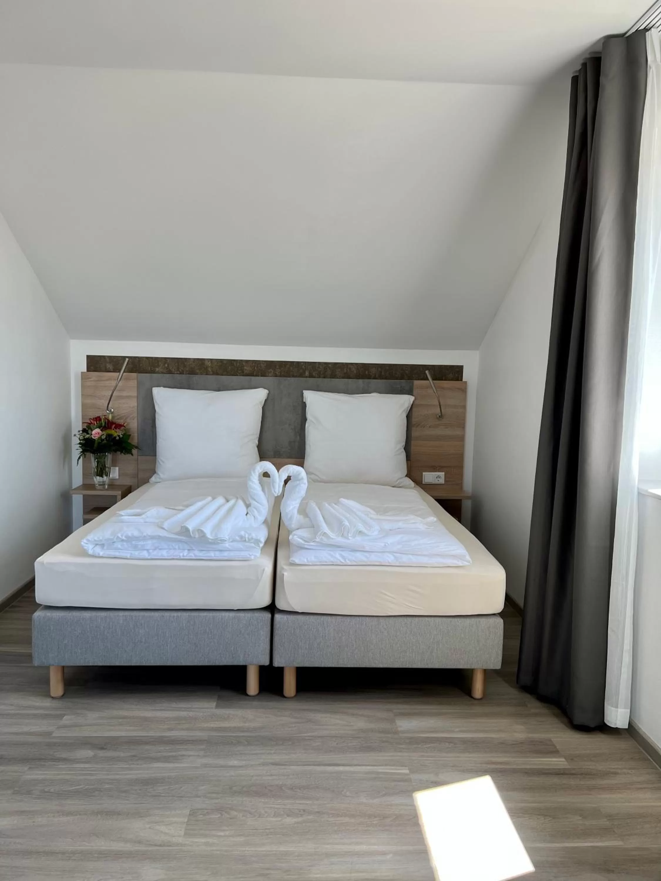 Photo of the whole room, Bed in Hotel Ocean