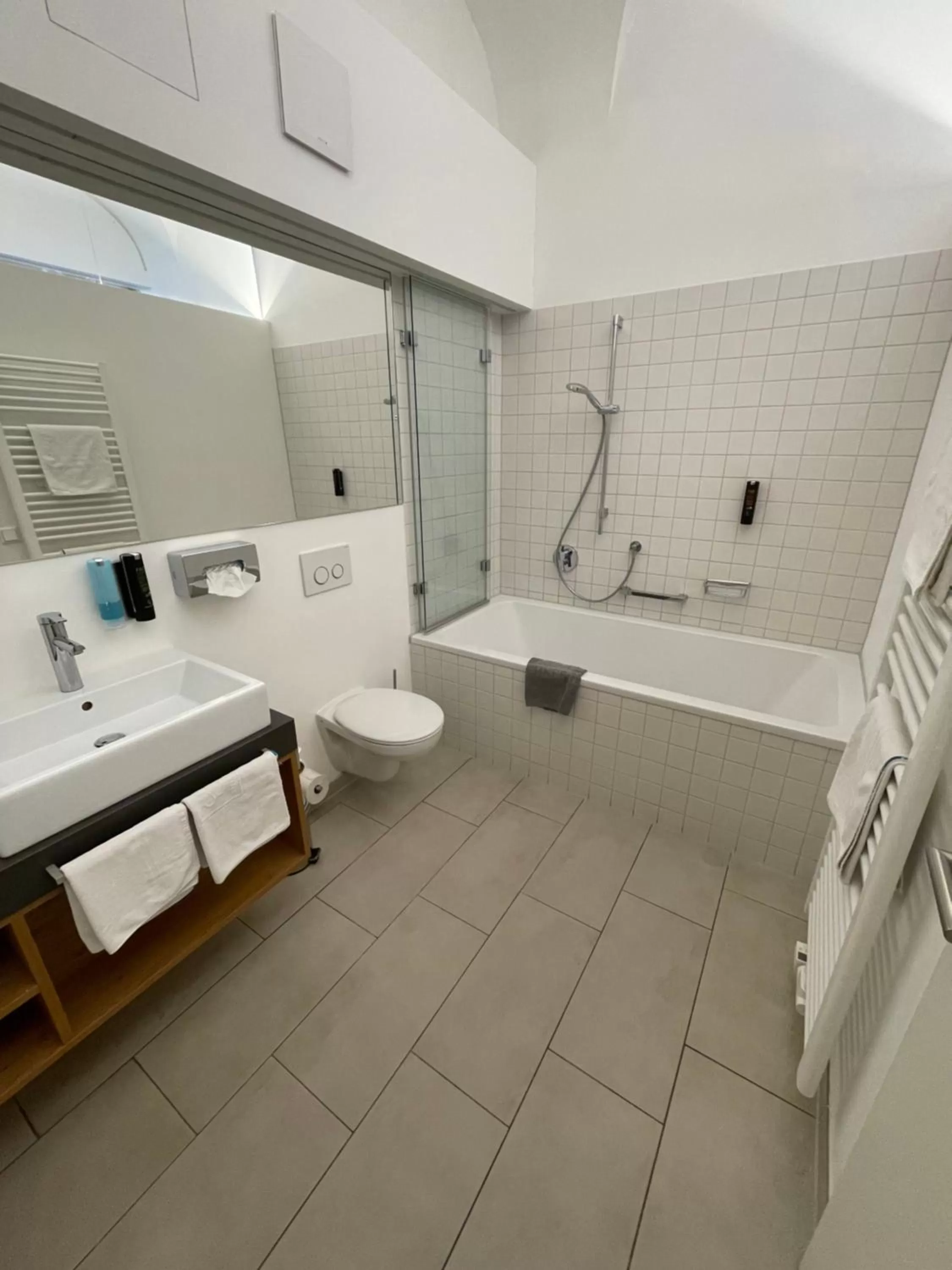Bathroom in Hotel Münchner Hof
