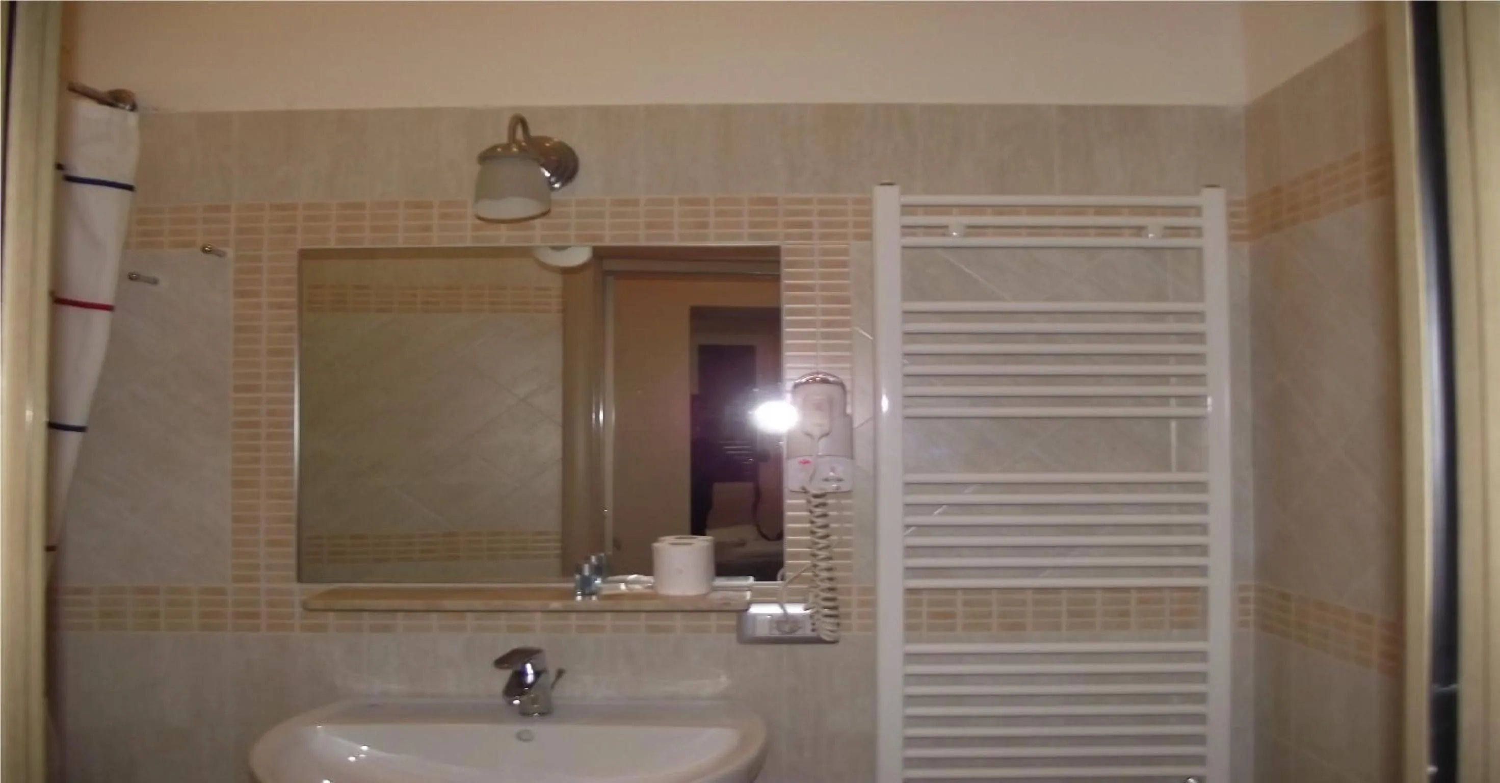 Bathroom in Hotel Elide