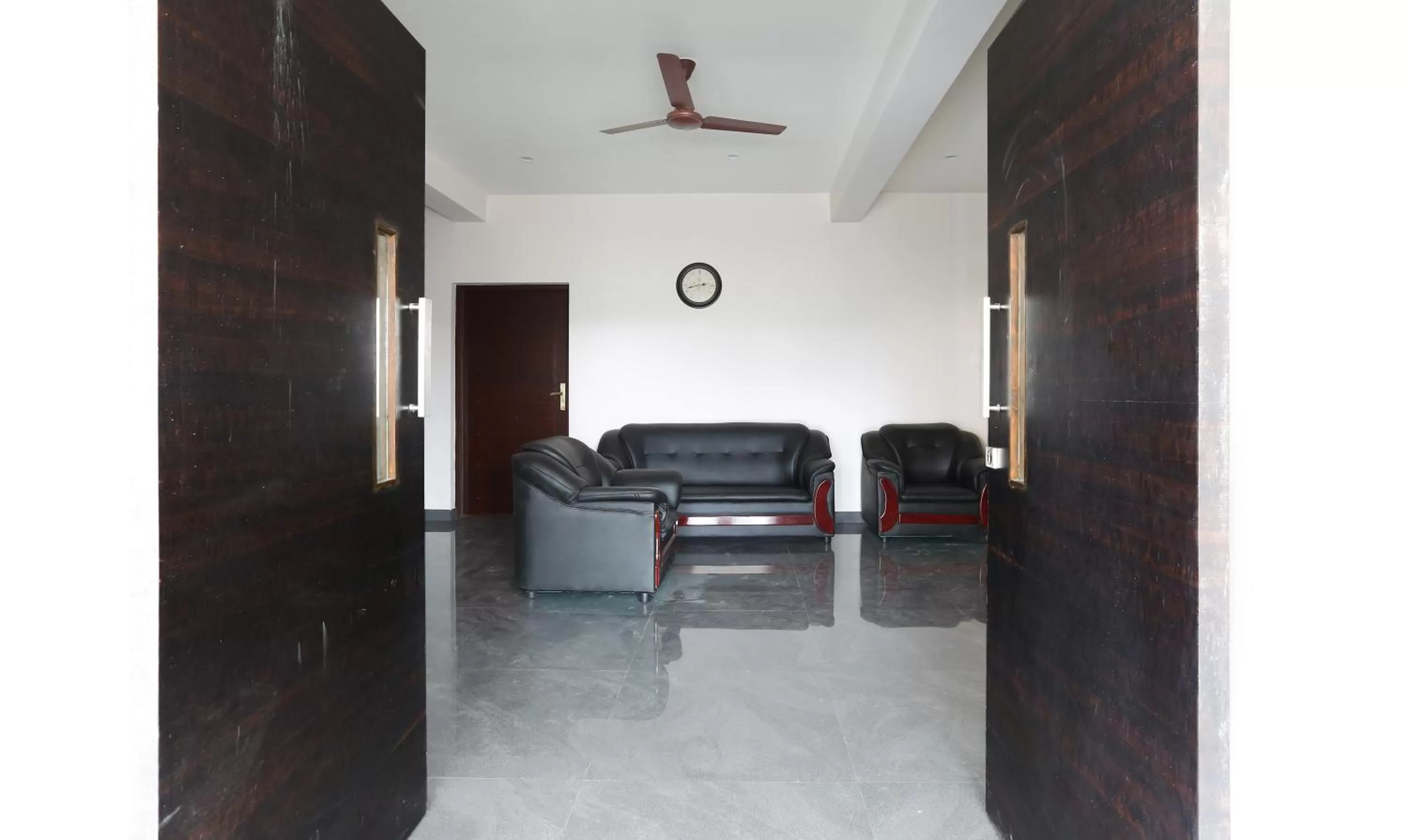 Seating area in Treebo Hi Line Apartments Kalapatti