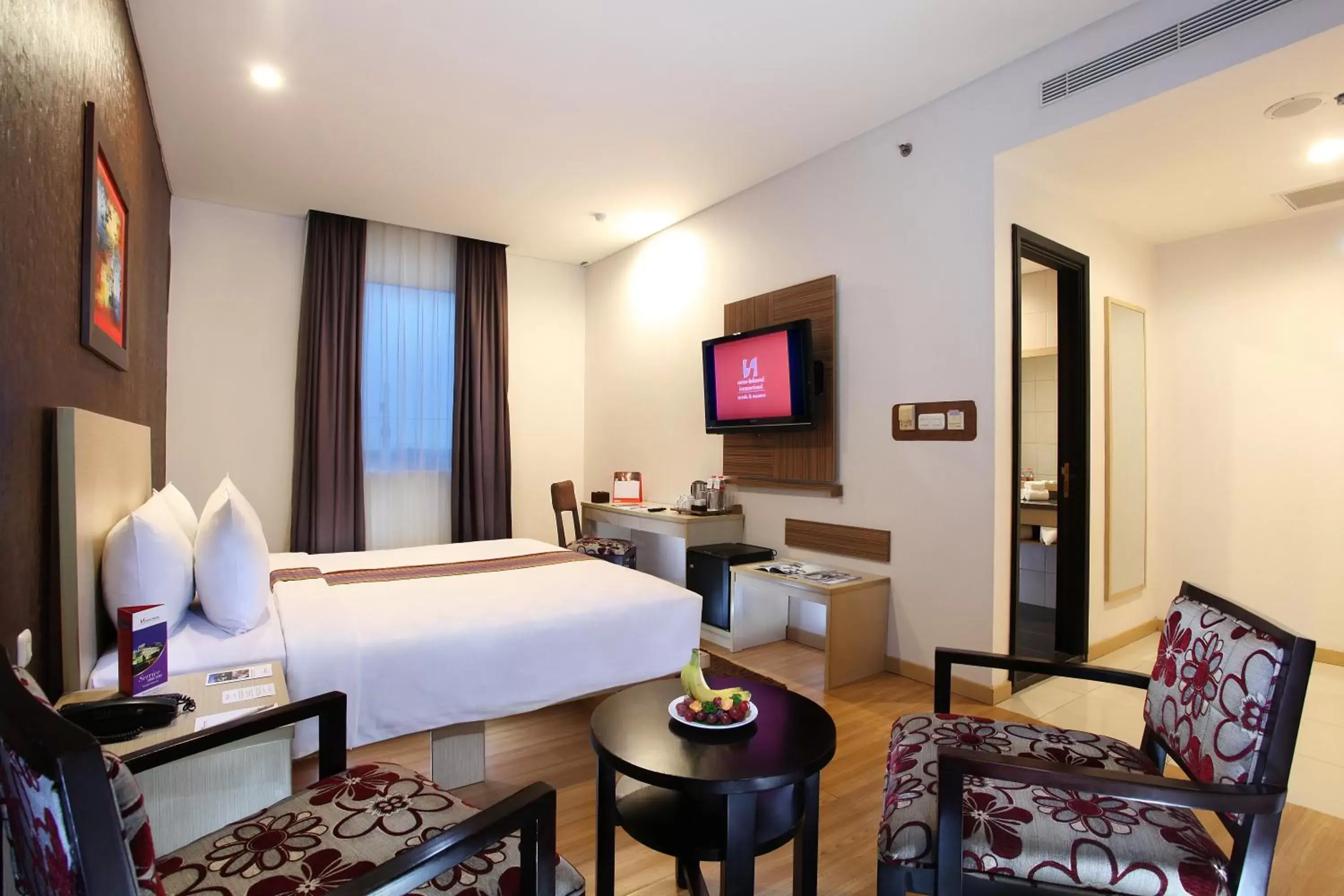 Executive Double Room in Swiss-Belinn Panakkukang Executive Double Room in Swiss-Belinn Panakkukang