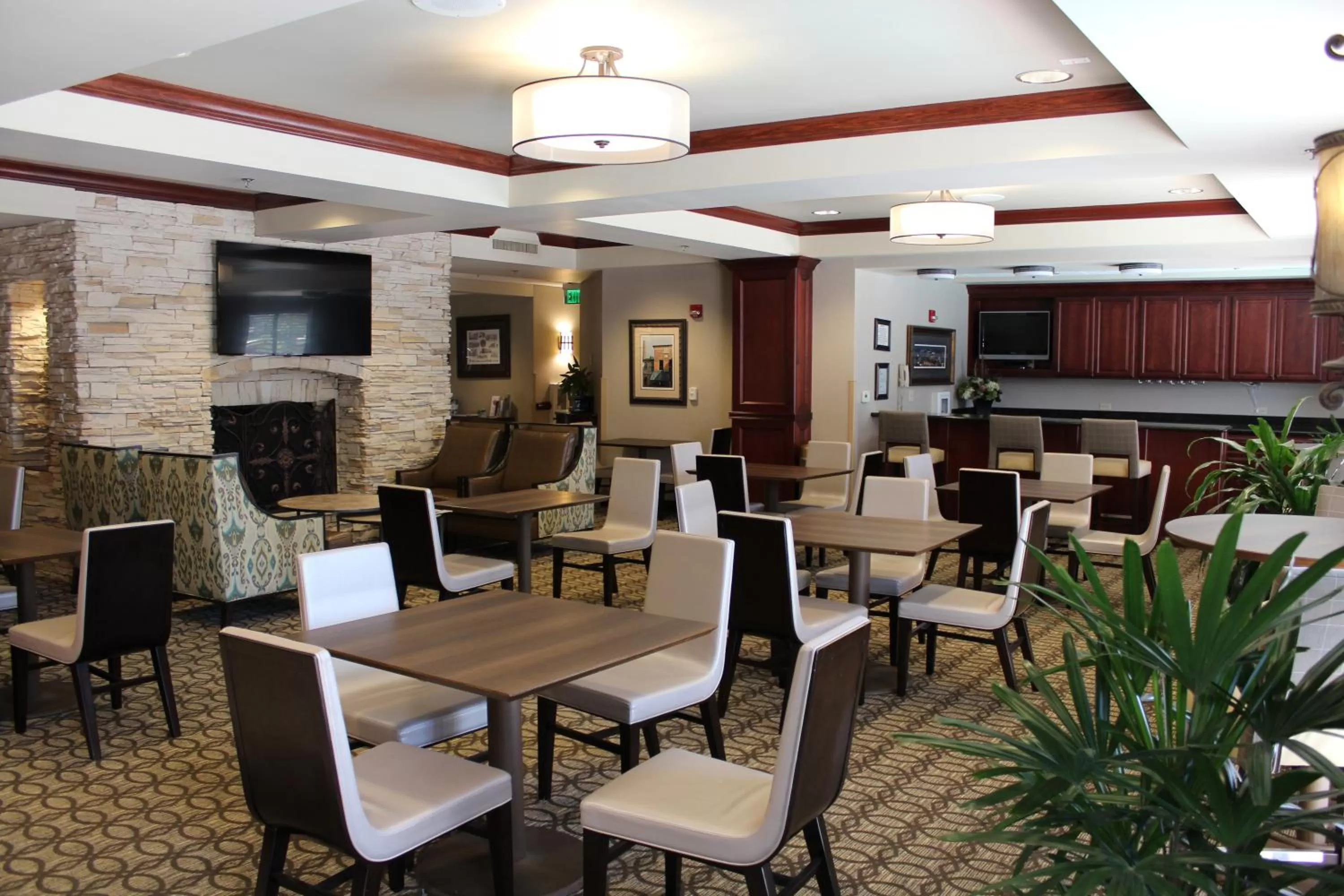 Dining area in Wingate by Wyndham Columbia/Lexington
