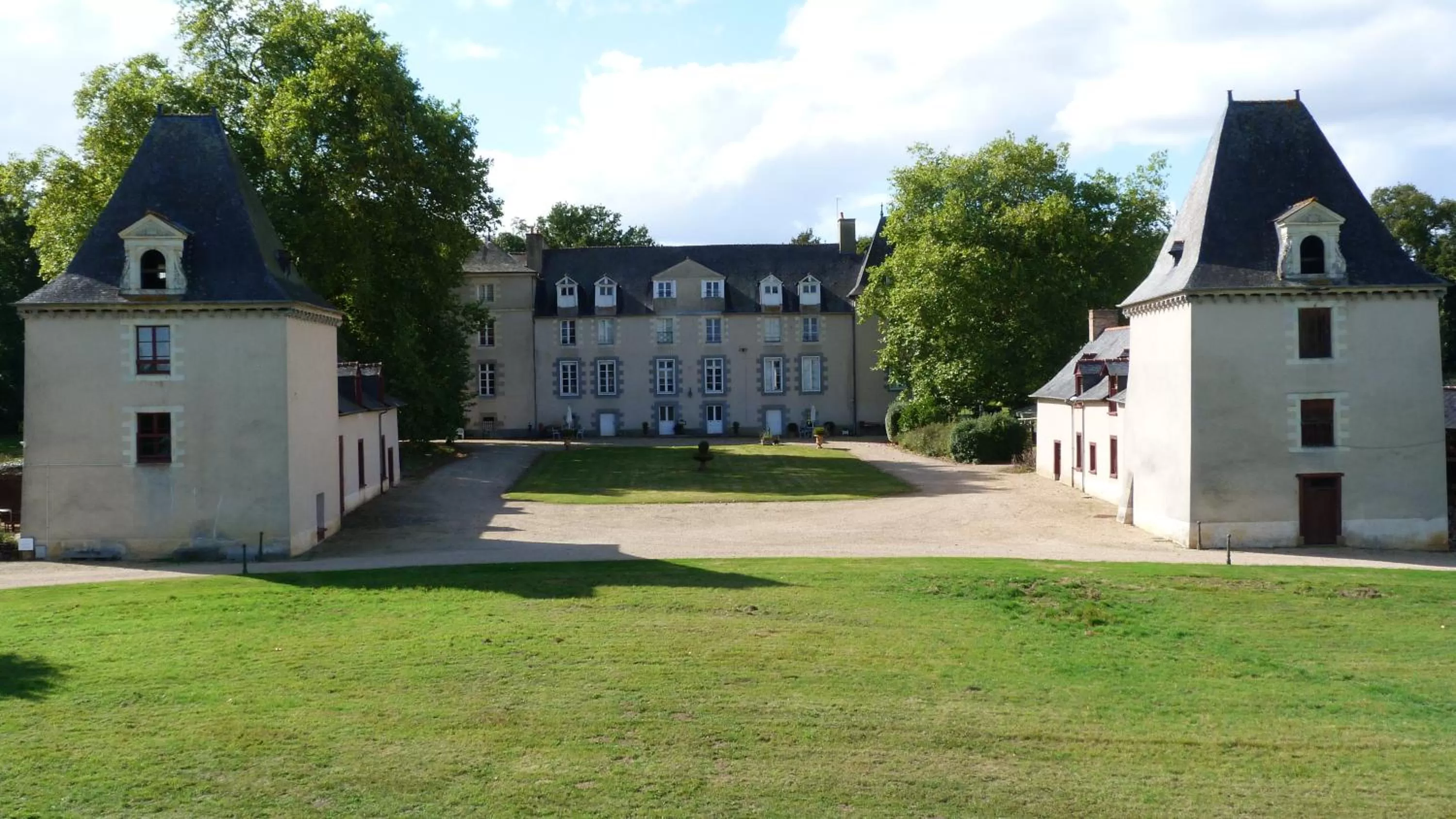 Facade/entrance, Property Building in Château du Golf de la Freslonnière