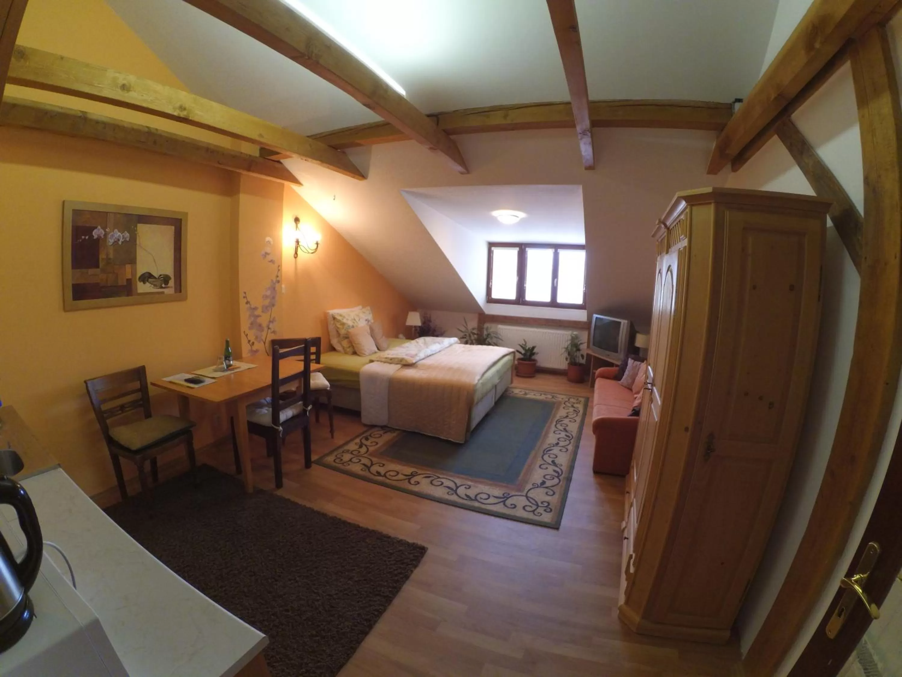 Photo of the whole room, Bed in Hotel Atrium