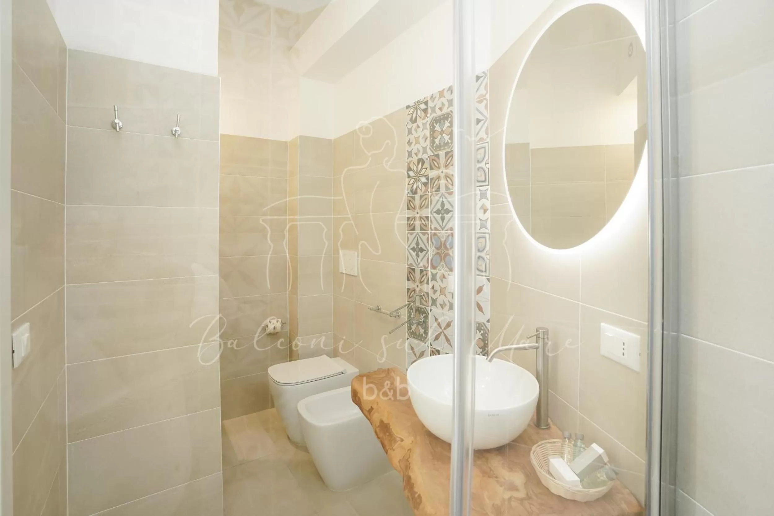 Shower, Bathroom in Balconi sul mare
