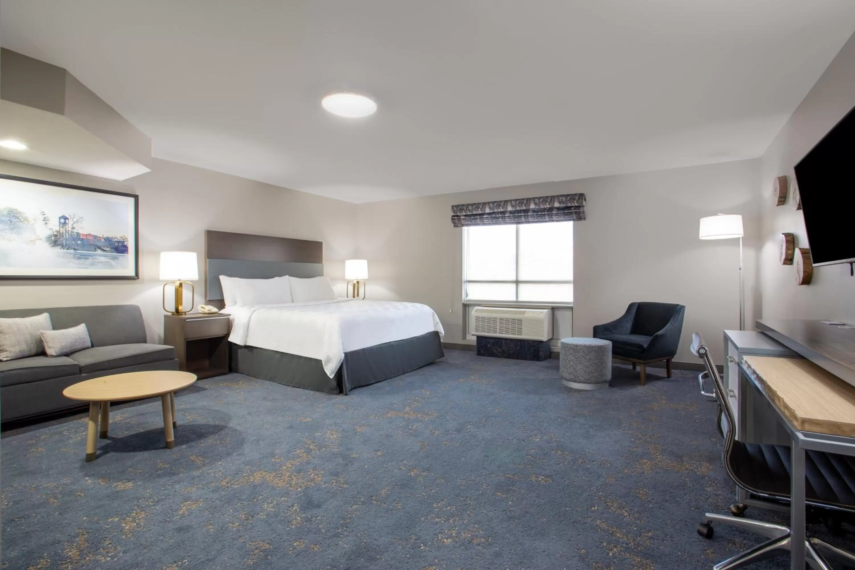 Photo of the whole room, Bed in Holiday Inn Valdosta Conference Center by IHG
