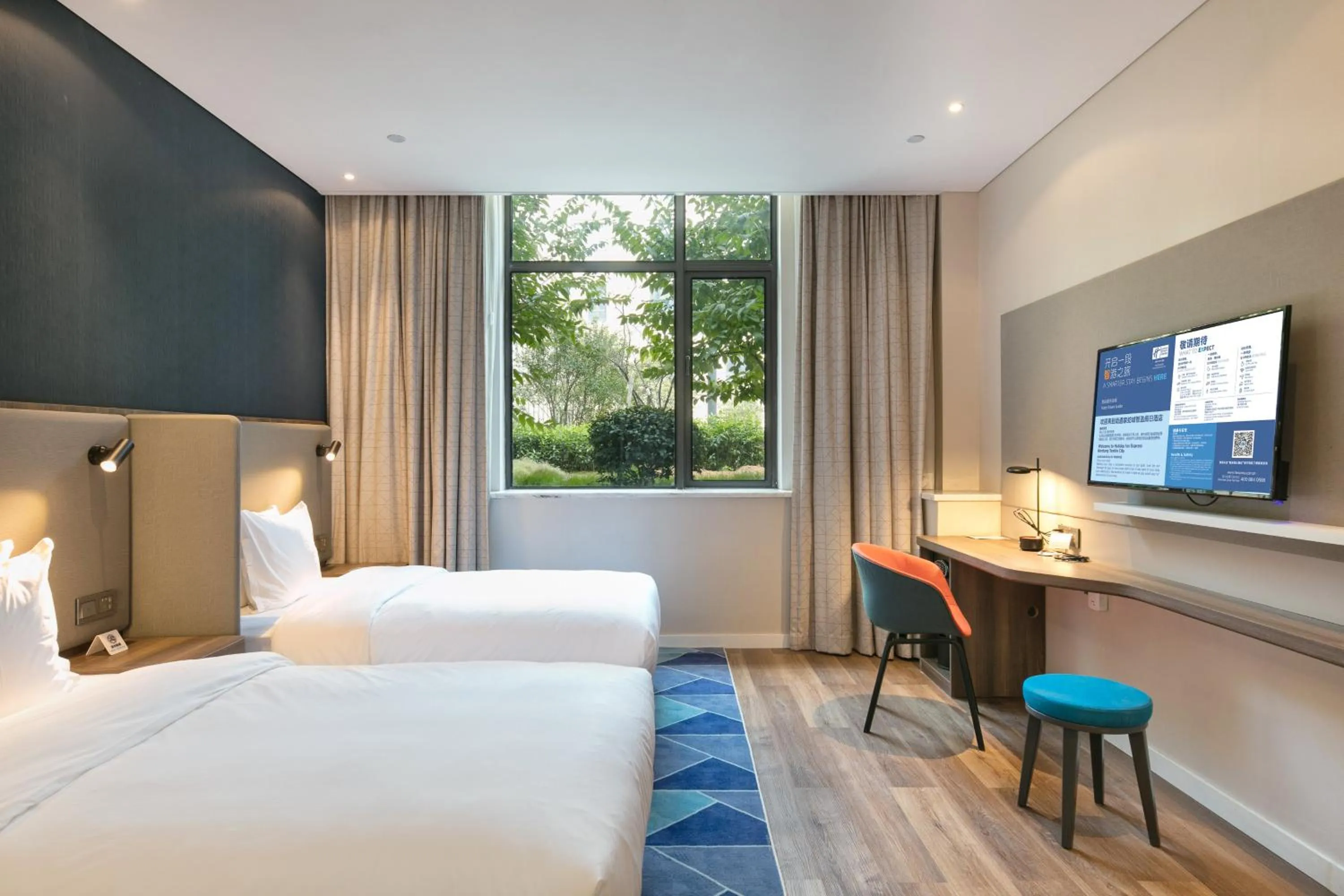 Photo of the whole room, Bed in Holiday Inn Express Hangzhou Xixi Tourism Zone by IHG