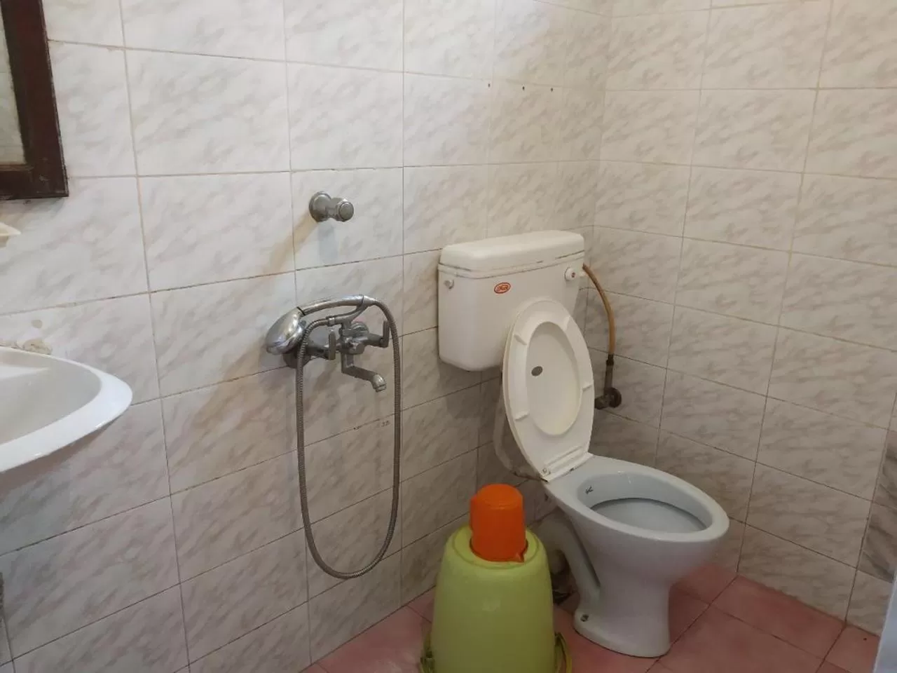 Toilet in Hotel Thushara