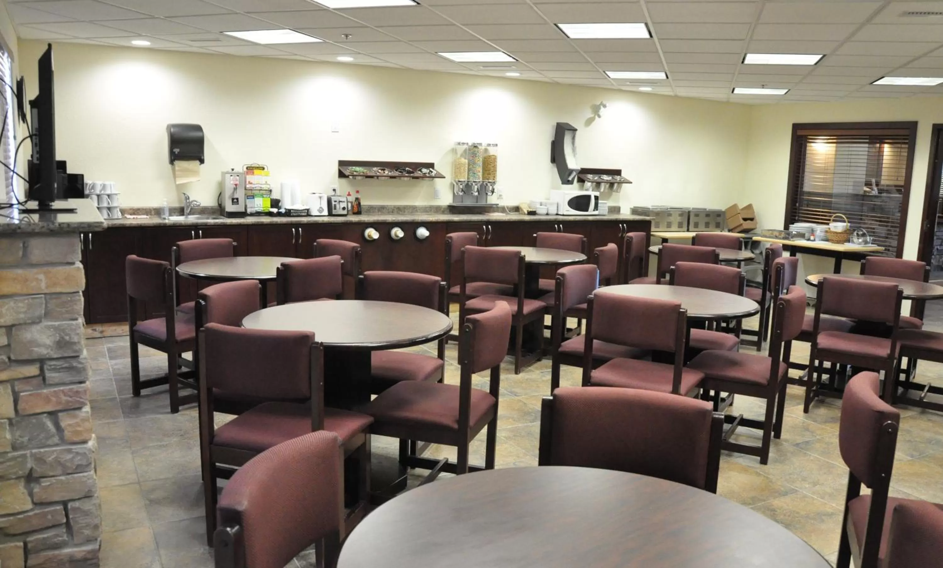 Restaurant/Places to Eat in Prairie Moon Inn & Suites Unity