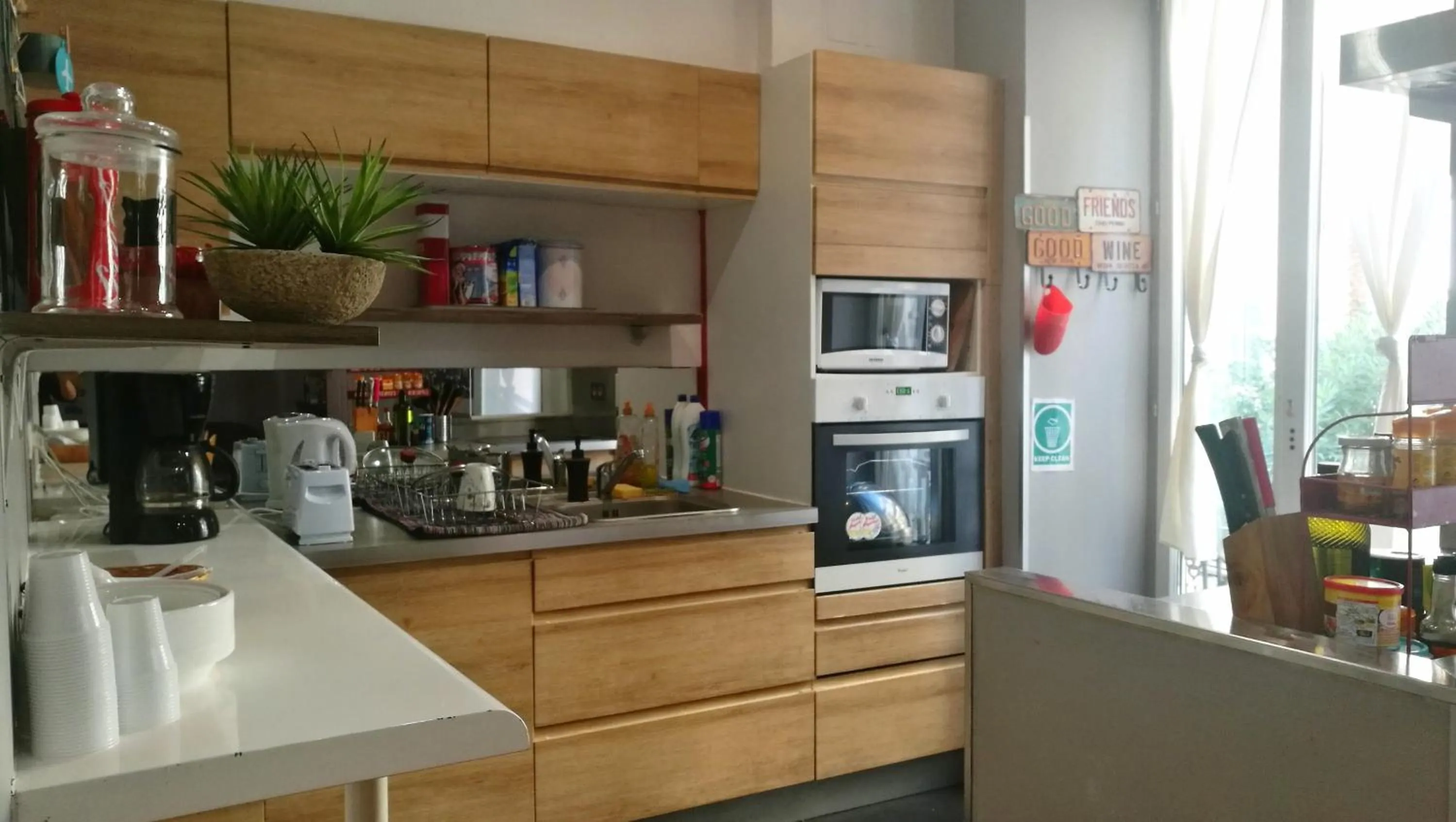 Communal kitchen in Meyerbeer Beach