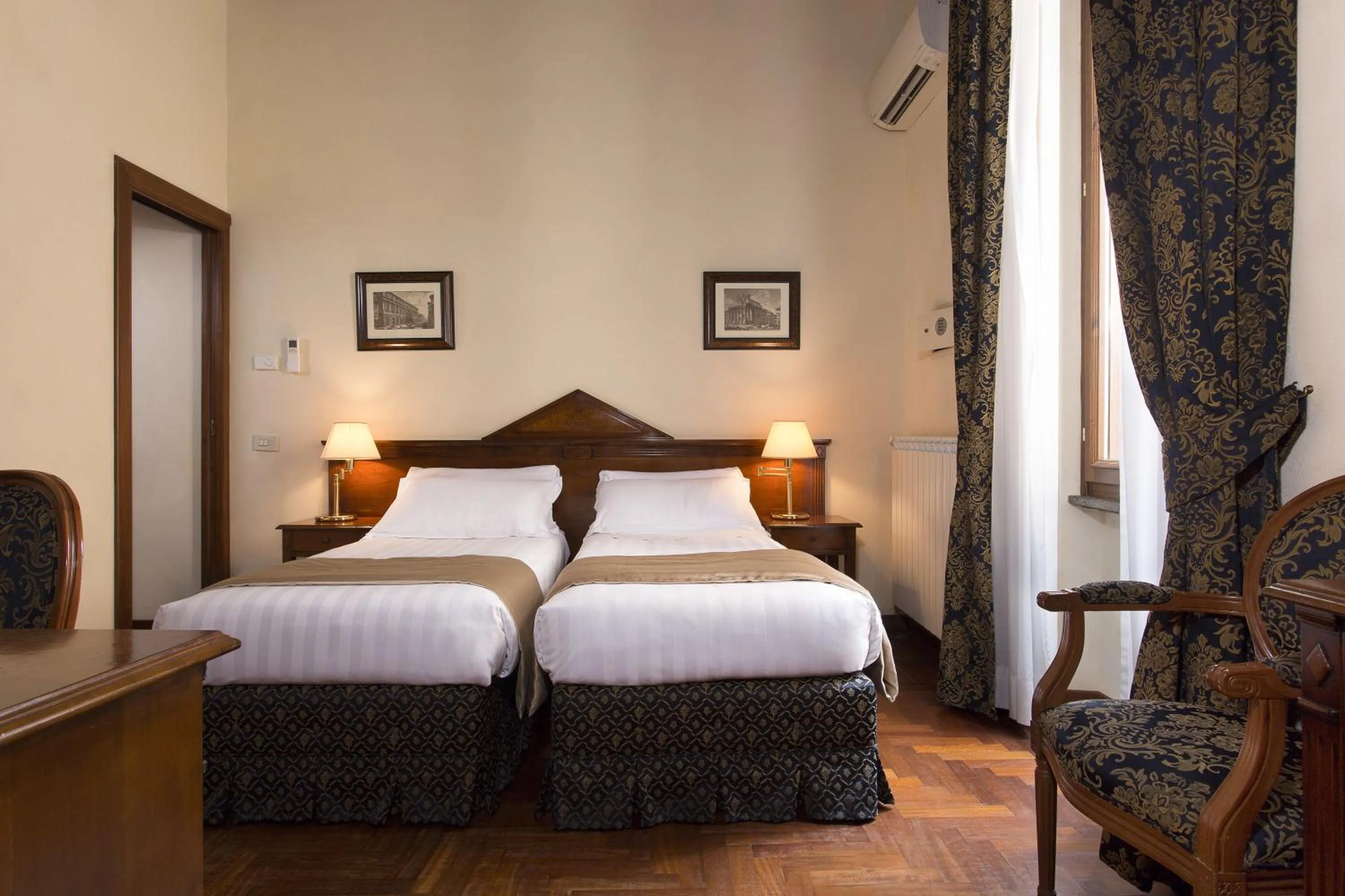 Photo of the whole room, Bed in Hotel Teatro Pace