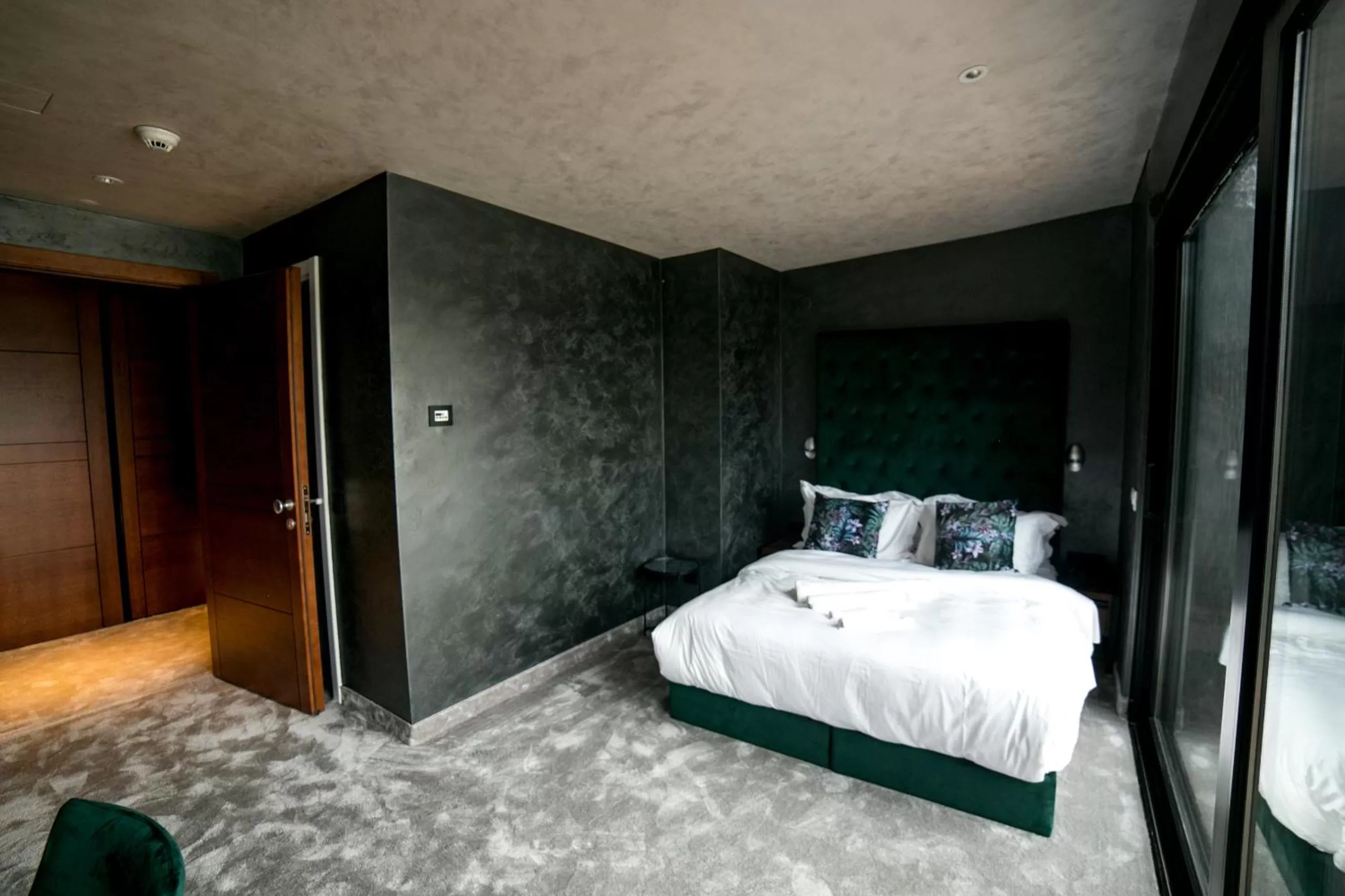 Bedroom, Bed in FLOW