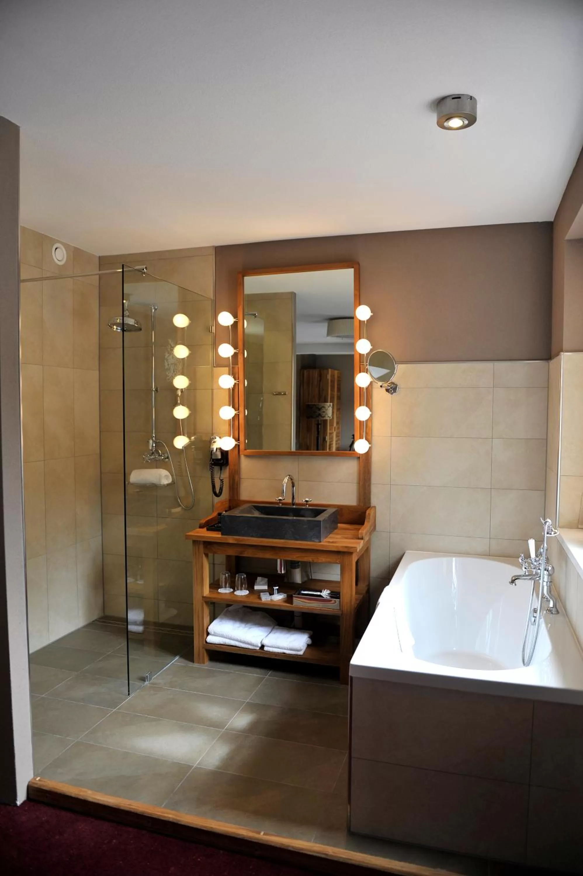 Bathroom in Landgoed Groot Warnsborn