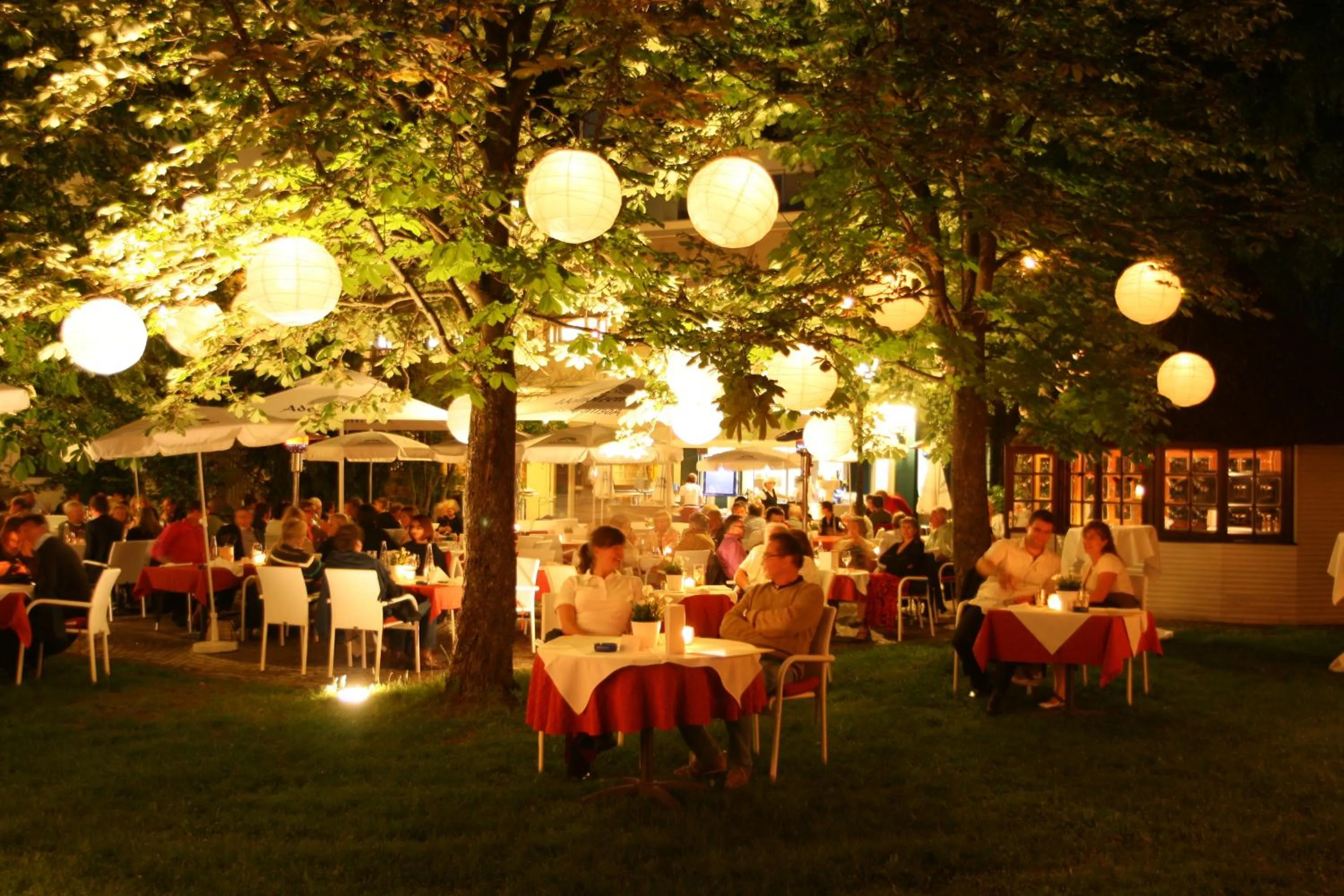 Restaurant/places to eat in Parkhotel Schmid