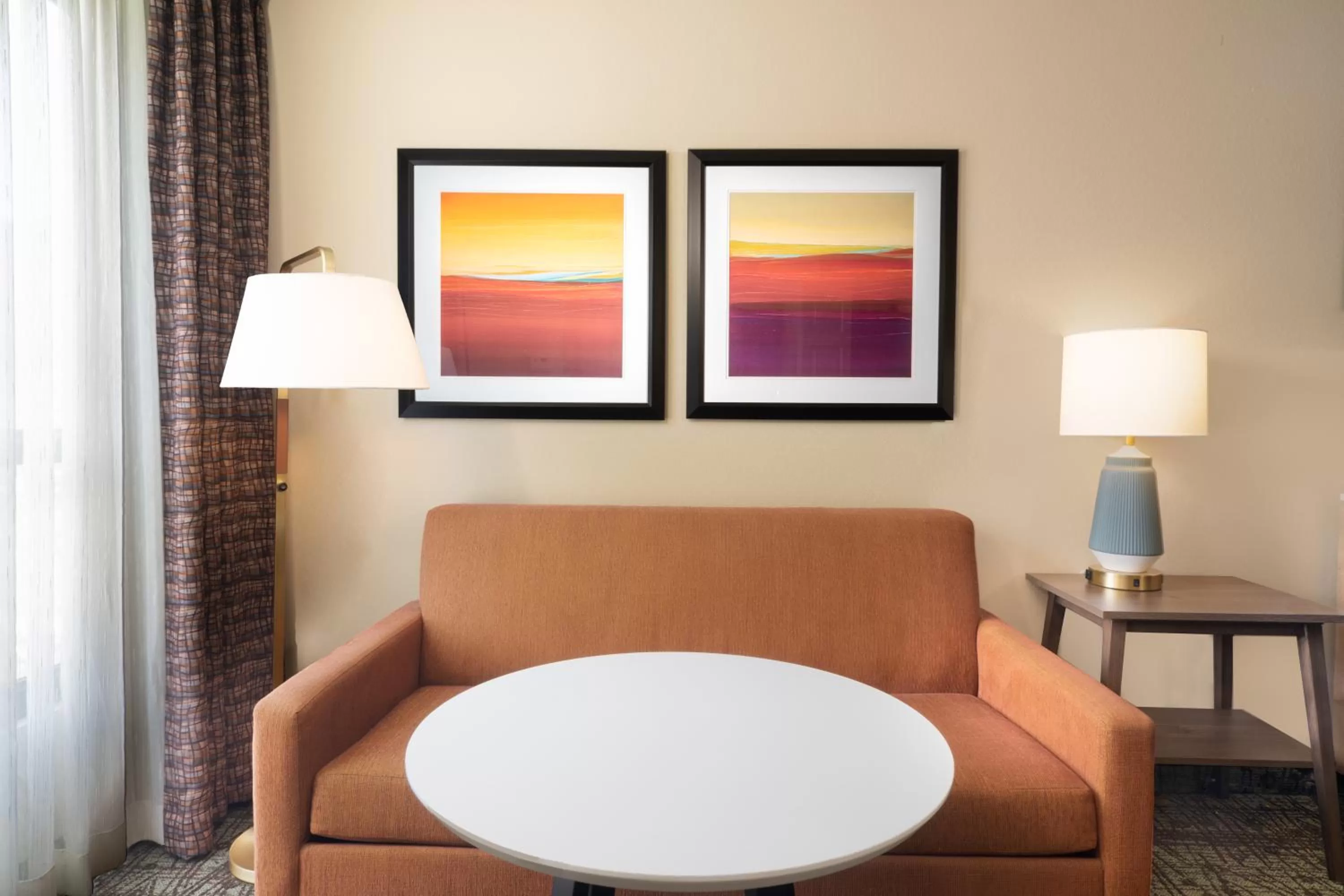 Living room in Staybridge Suites Memphis-Poplar Ave East by IHG