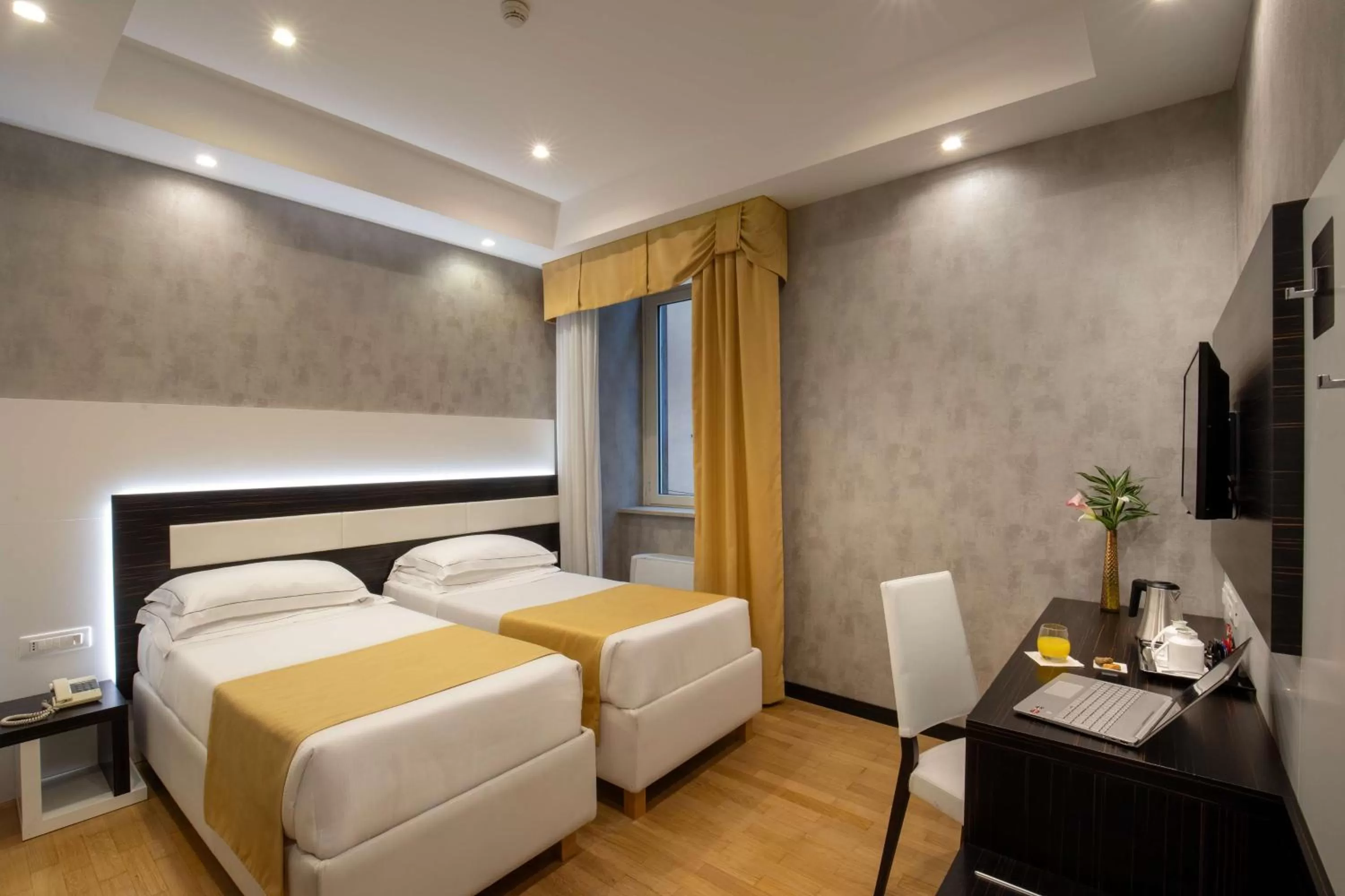 Bedroom, Bed in Hotel Diana Roof Garden