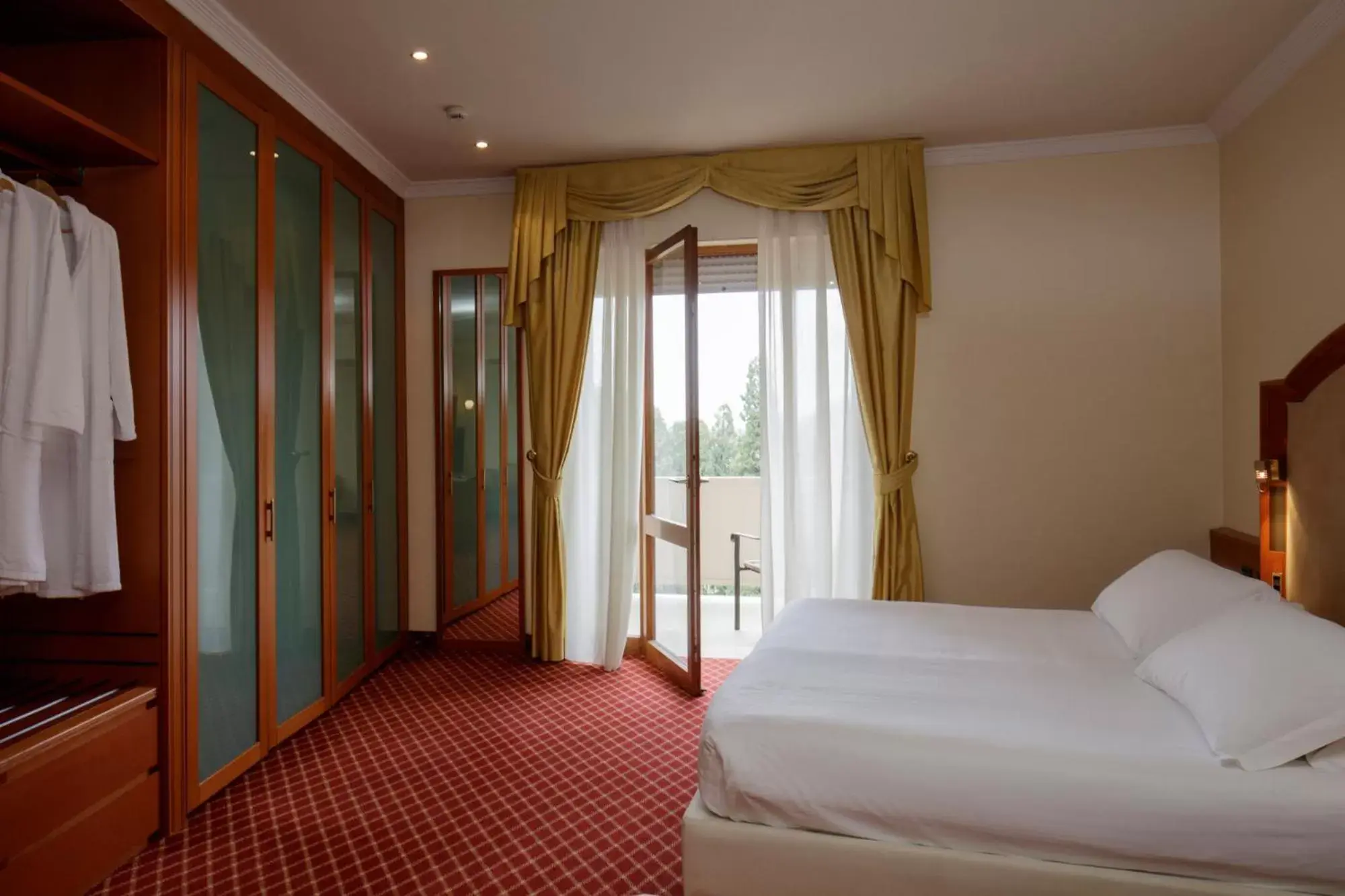 Superior Double or Twin Room with Pool Access - single occupancy in Galzignano Resort Terme & Golf - Hotel Sporting Superior Double or Twin Room with Pool Access - single occupancy in Galzignano Resort Terme & Golf - Hotel Sporting