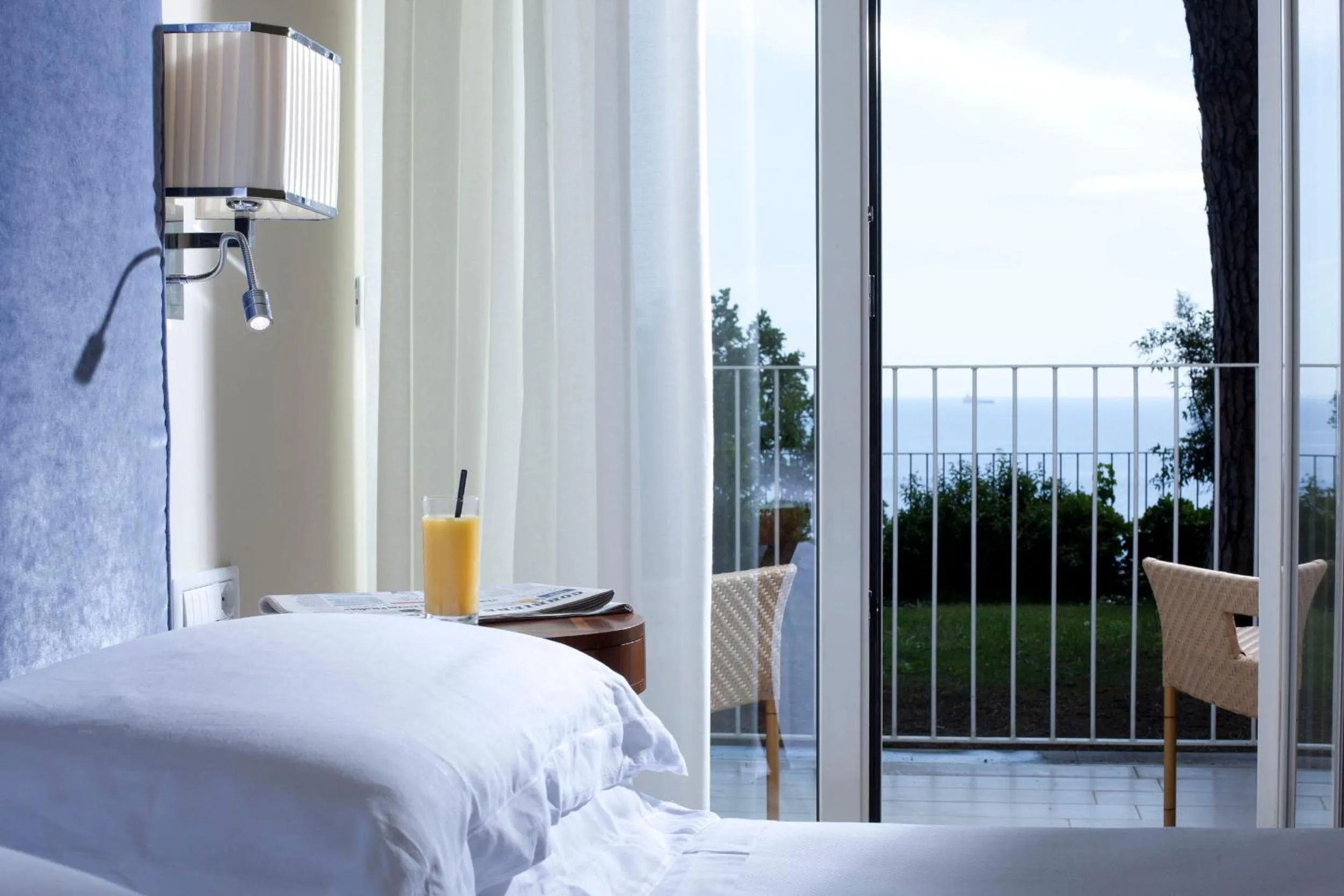 Balcony/Terrace, Bed in Hotel Riviera & Maximilian's