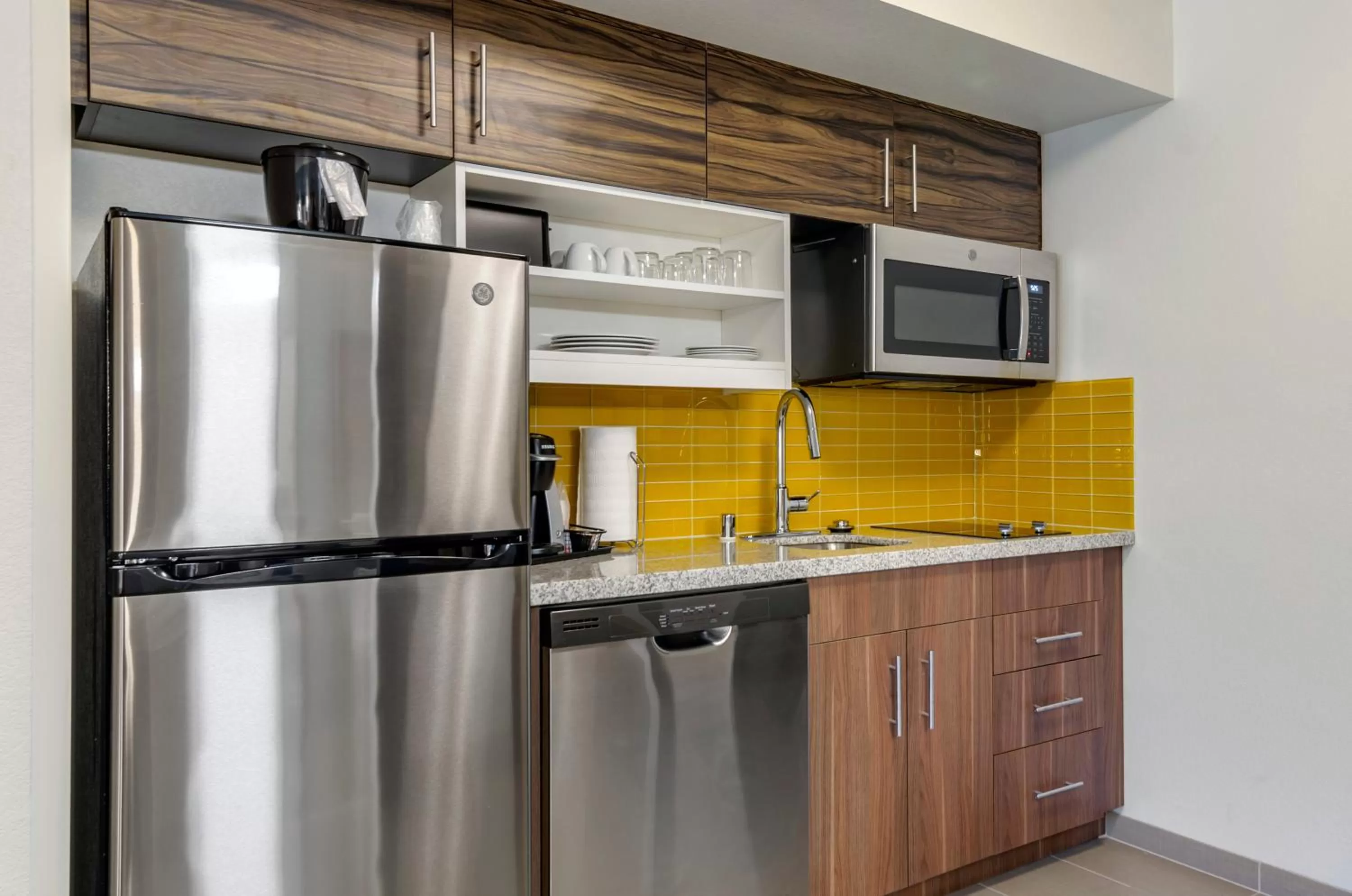 Kitchen or kitchenette in MainStay Suites Great Falls Airport