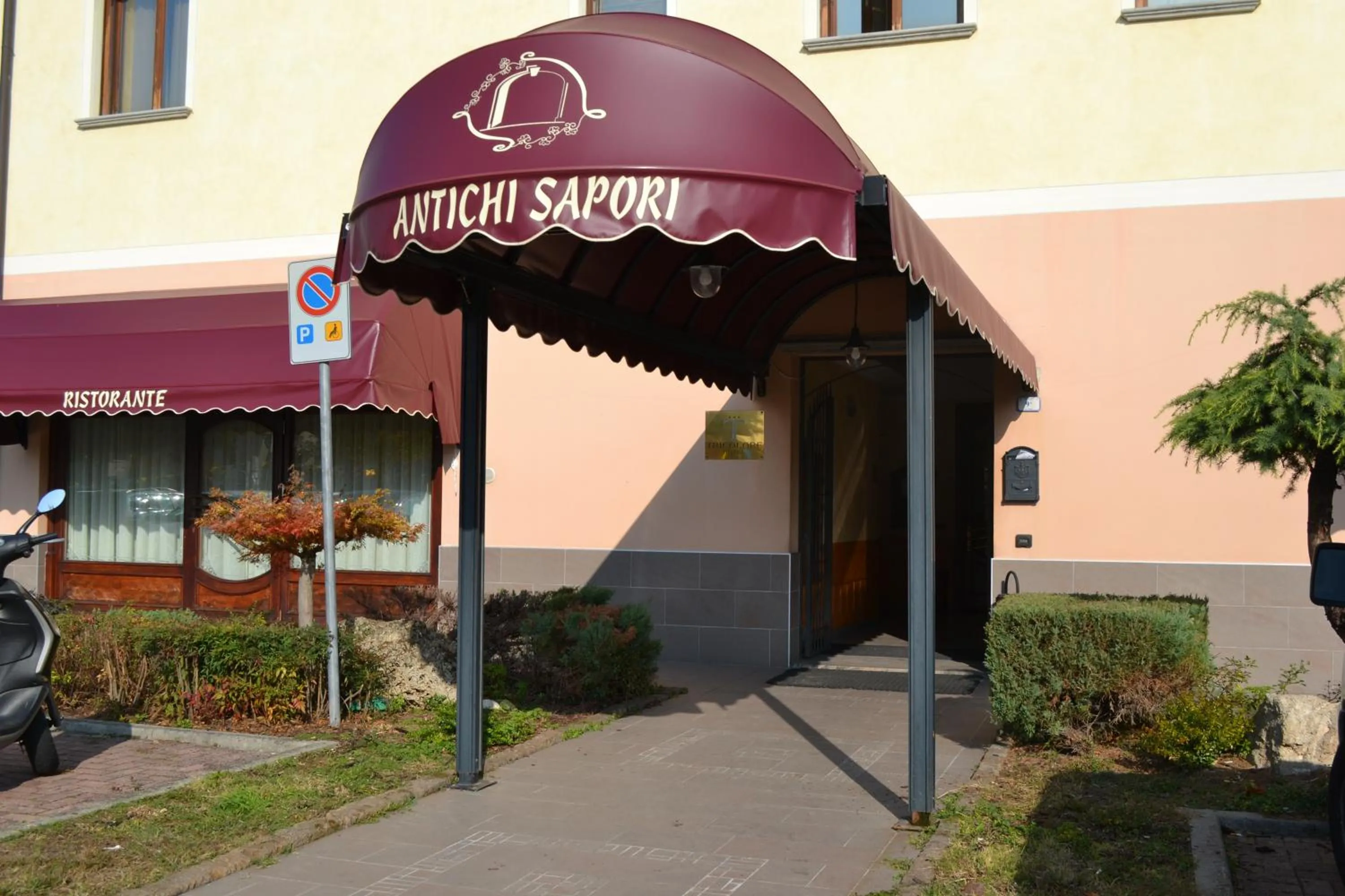 Property logo or sign in Tricolore Hotel