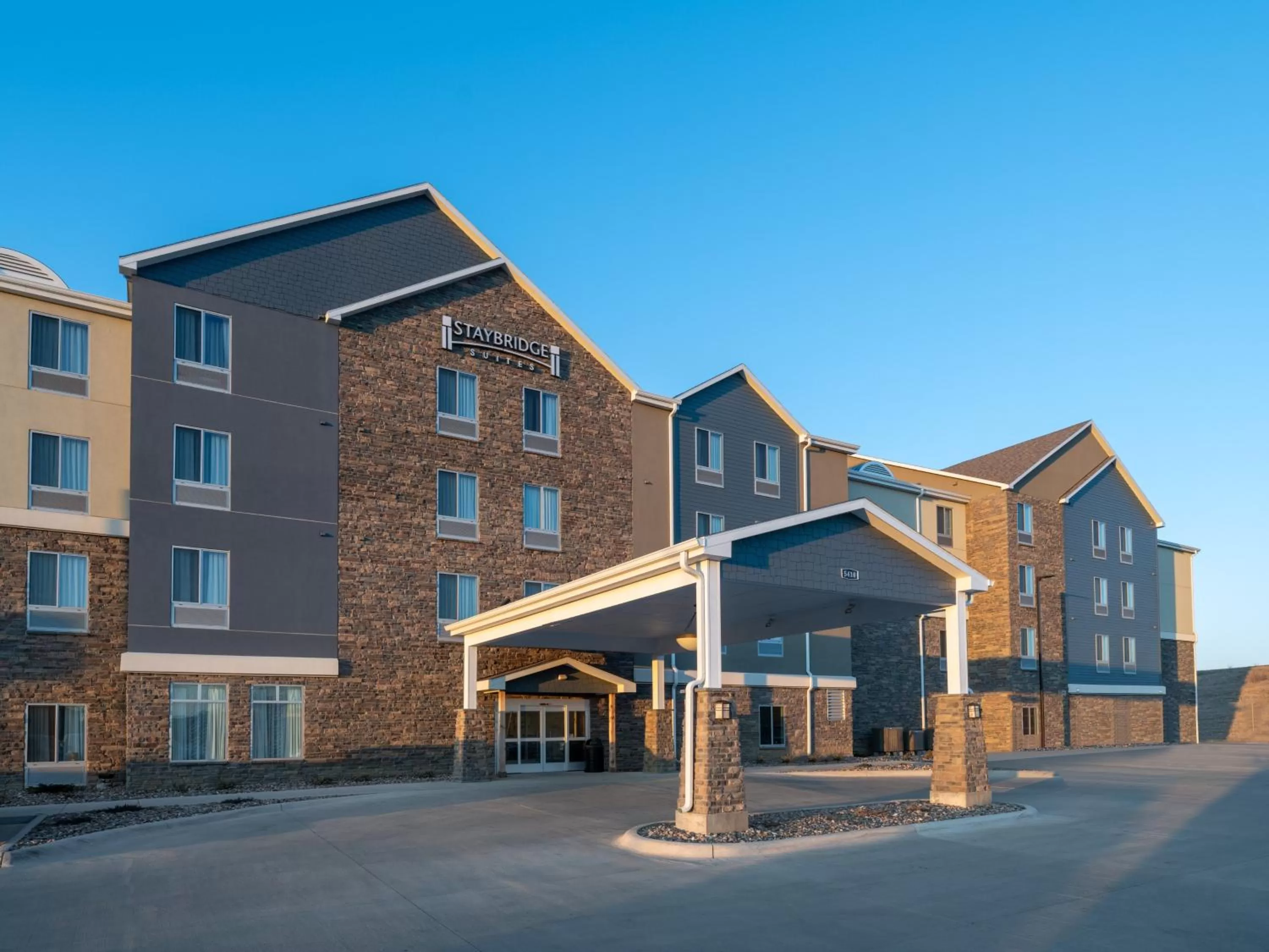 Property building in Staybridge Suites - Sioux City Southeast by IHG