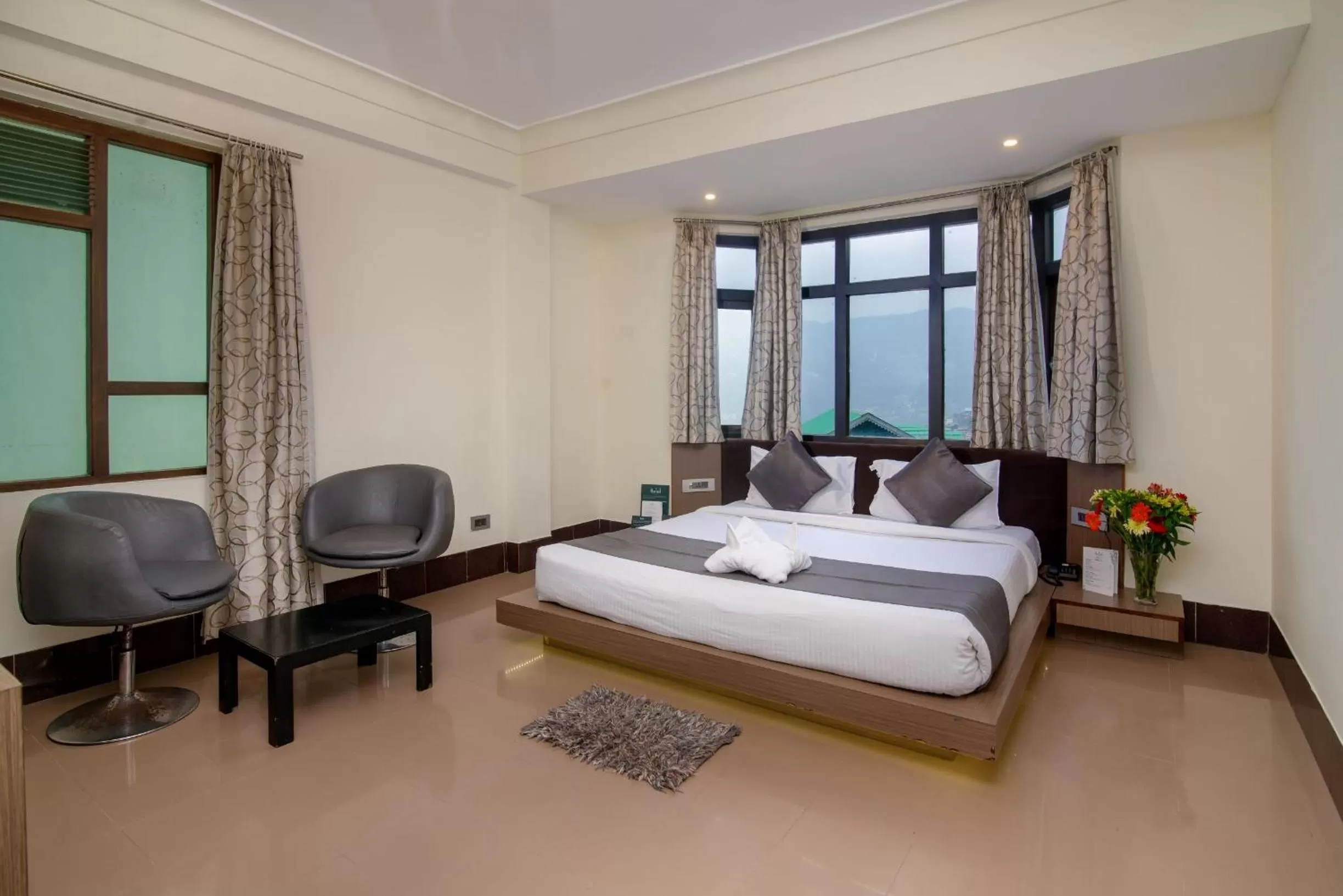 Bed in Muscatel Yavachi - 400 Mts from MG Marg