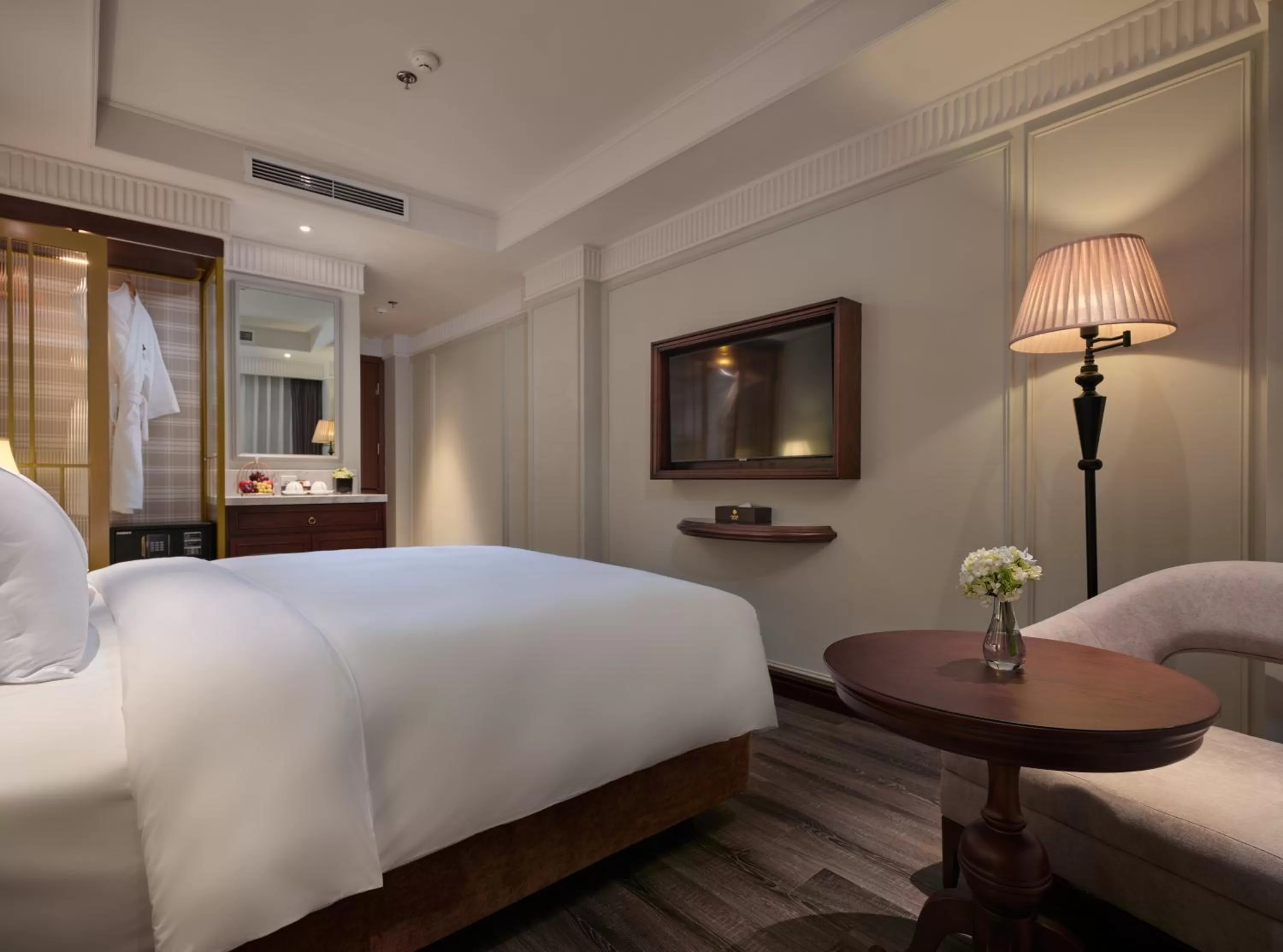 Bedroom, Bed in GRAND HOTEL du LAC Hanoi